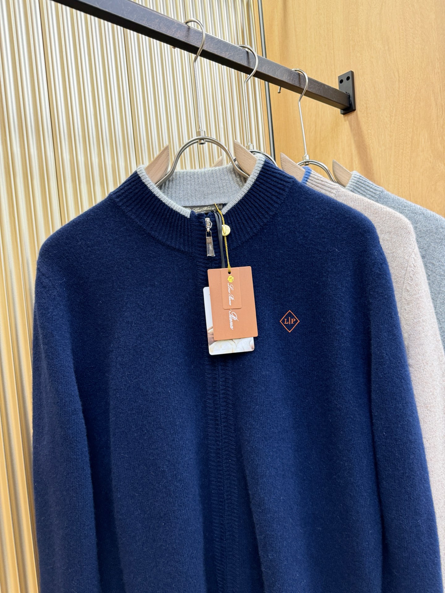 Loro Piana诺悠翩雅 新品爆款 2025秋冬新品拉链羊毛毛衣 澳洲美利奴羊毛，胸前品牌Golo经