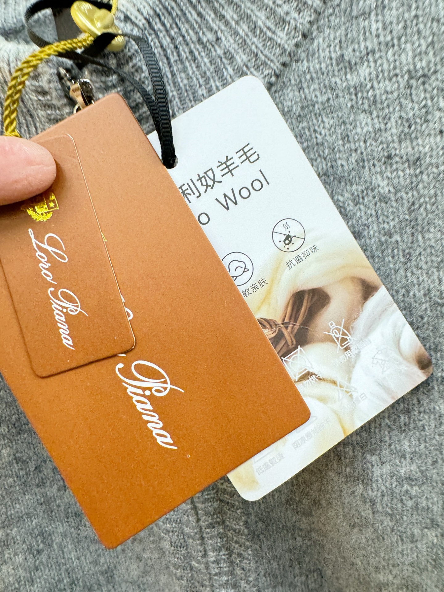 Loro Piana诺悠翩雅 新品爆款 2025秋冬新品拉链羊毛毛衣 澳洲美利奴羊毛，胸前品牌Golo经