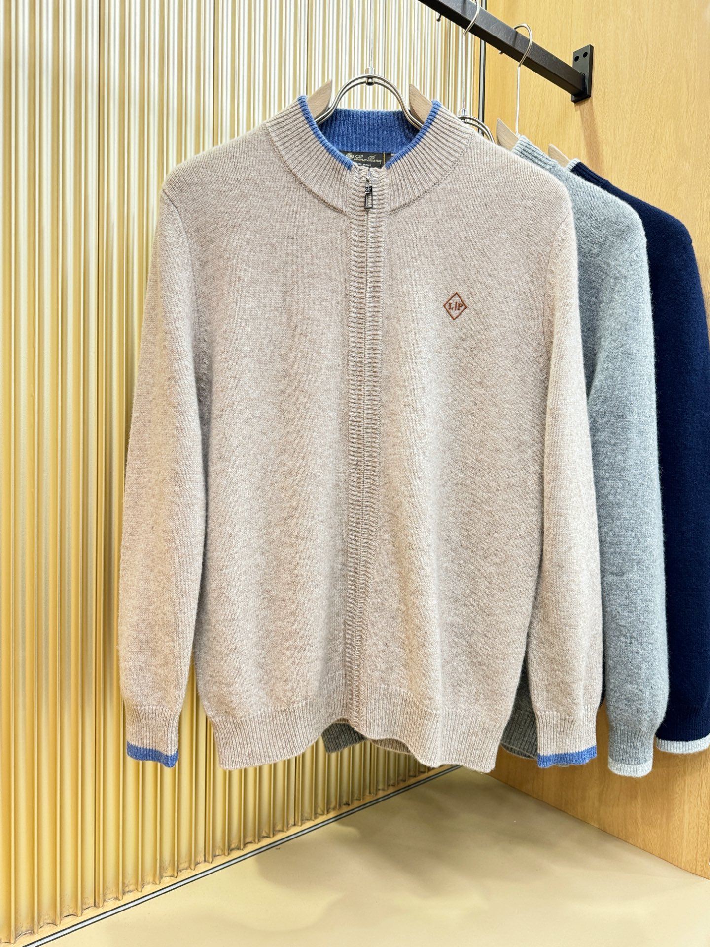 Loro Piana诺悠翩雅 新品爆款 2025秋冬新品拉链羊毛毛衣 澳洲美利奴羊毛，胸前品牌Golo经