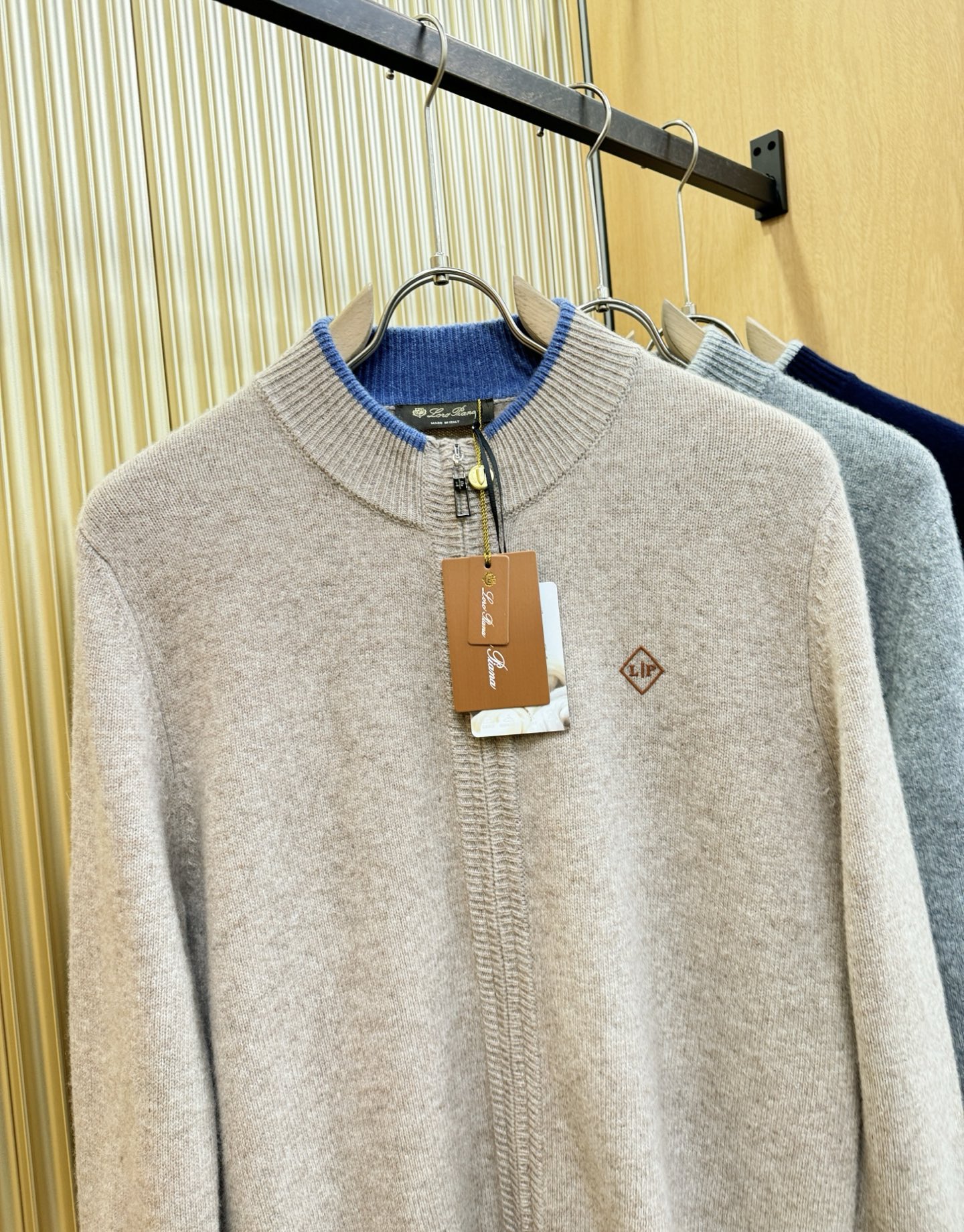 Loro Piana诺悠翩雅 新品爆款 2025秋冬新品拉链羊毛毛衣 澳洲美利奴羊毛，胸前品牌Golo经