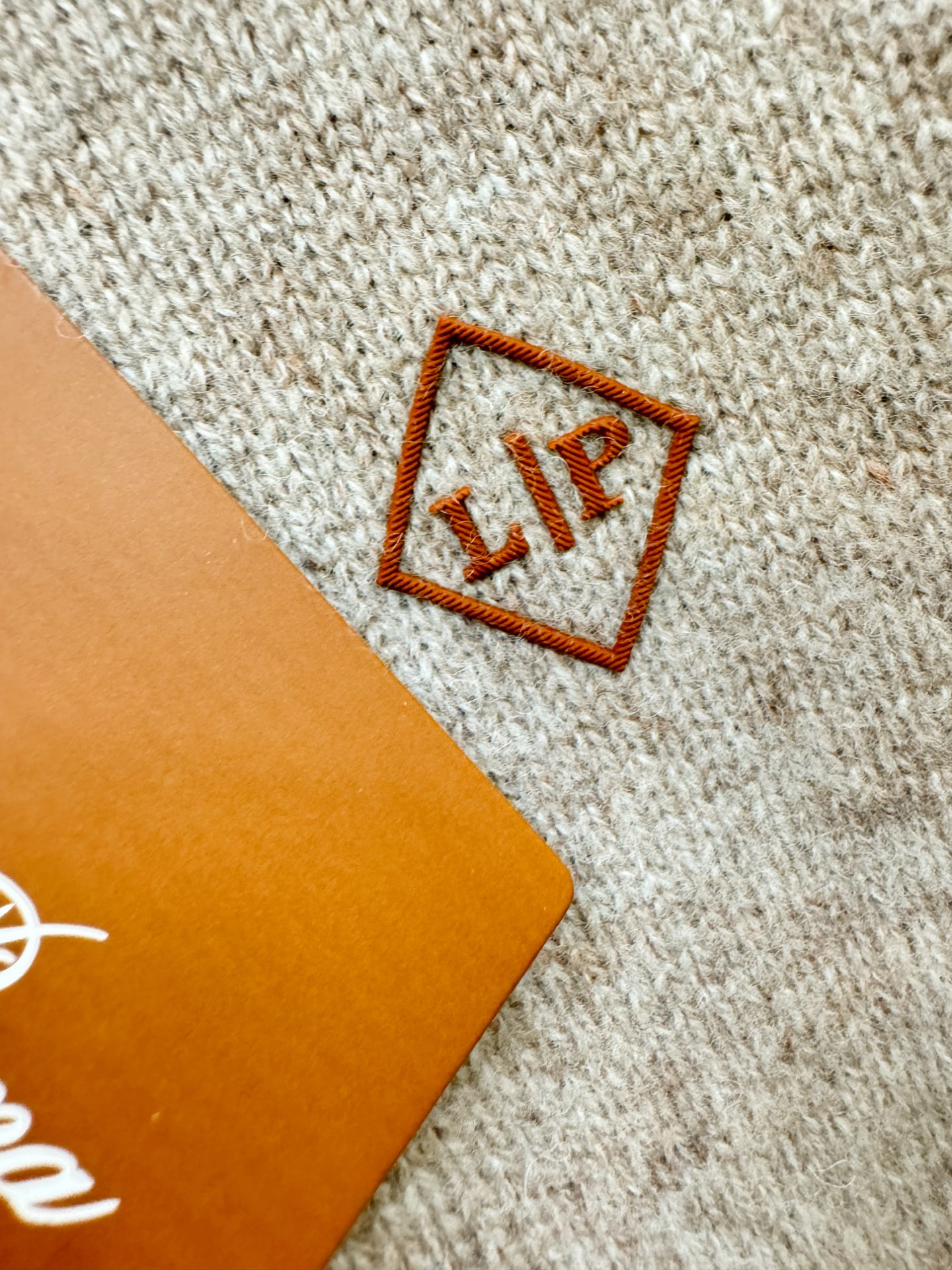 Loro Piana诺悠翩雅 新品爆款 2025秋冬新品拉链羊毛毛衣 澳洲美利奴羊毛，胸前品牌Golo经