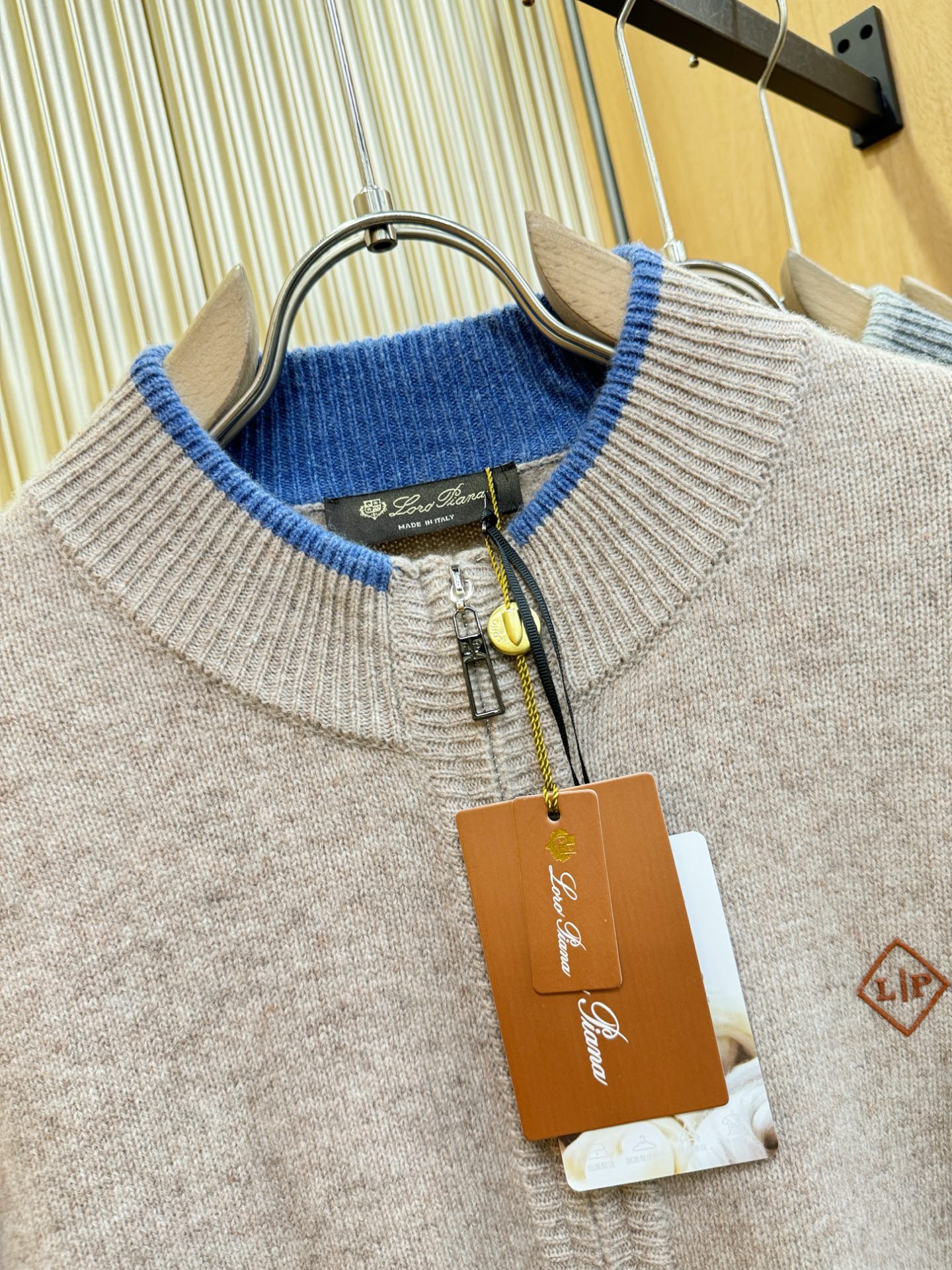 Loro Piana诺悠翩雅 新品爆款 2025秋冬新品拉链羊毛毛衣 澳洲美利奴羊毛，胸前品牌Golo经