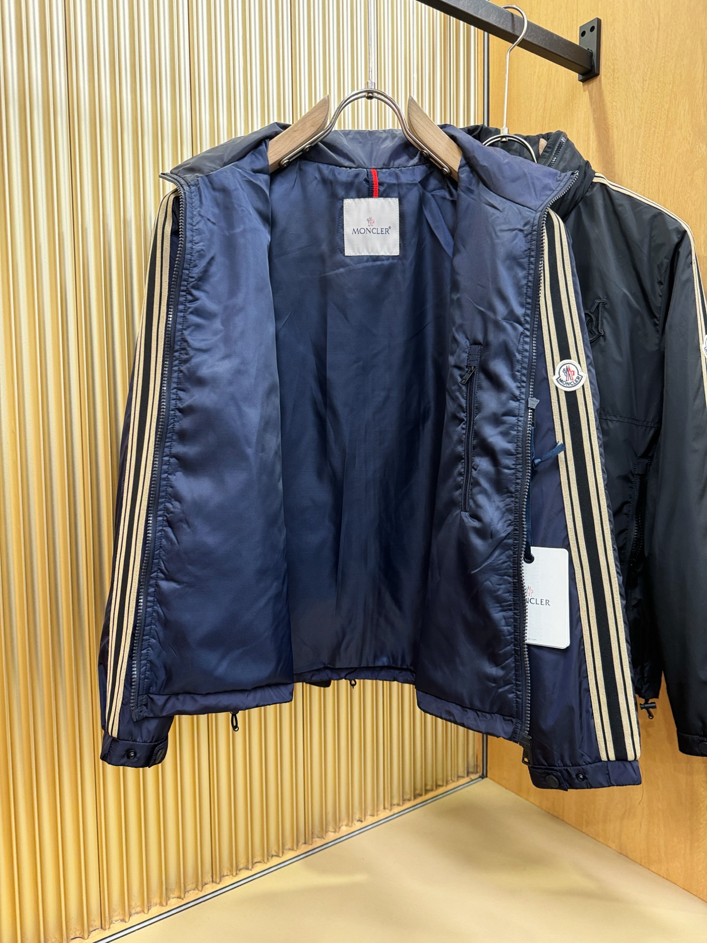 Moncler蒙口 2025秋冬新款棉服夹克外套，内里夹棉，原单狠货 意大利进口面料时尚夹克外套。加棉加