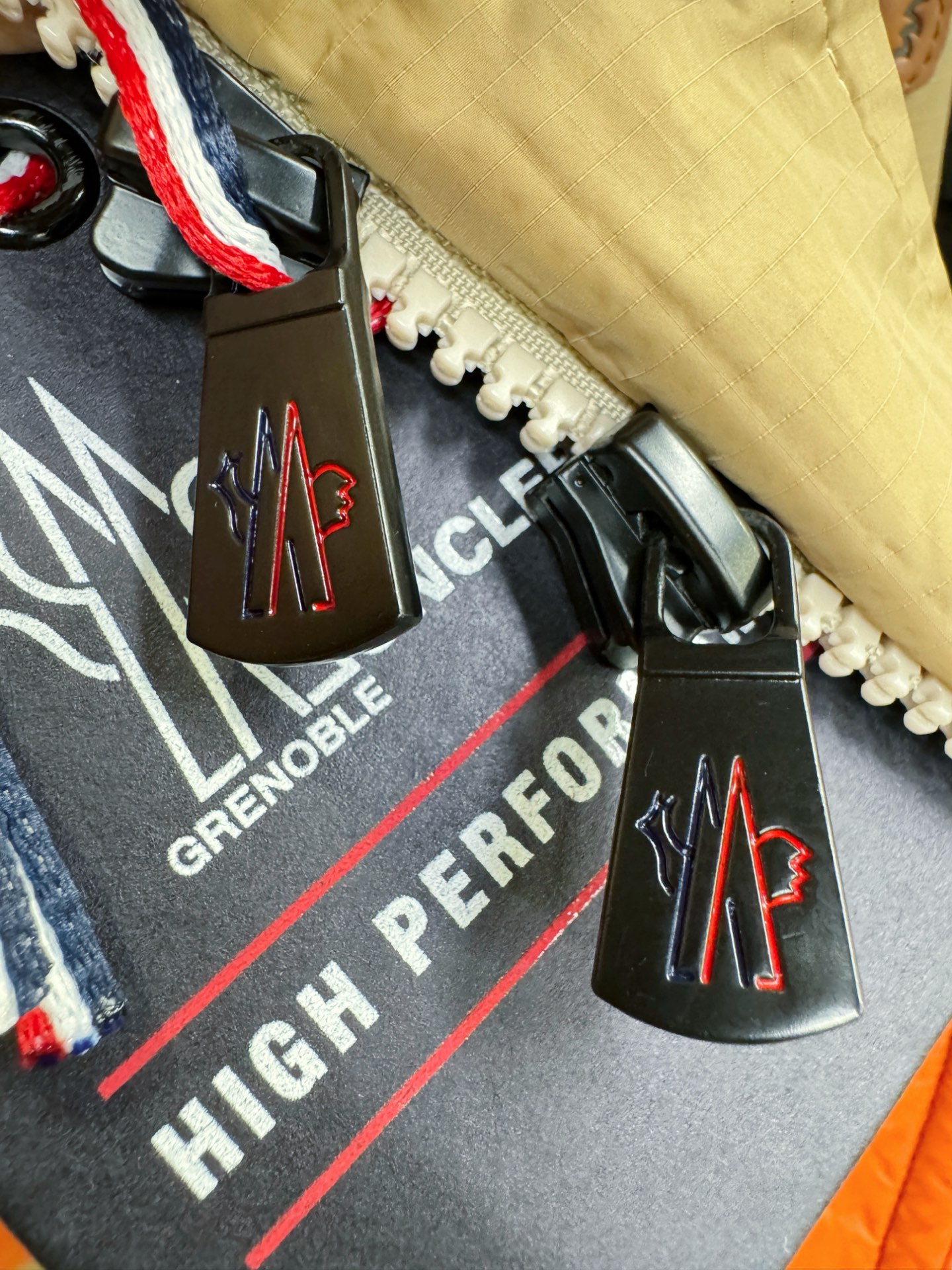 Moncler蒙口 2025秋冬新款棉服夹克外套，内里夹棉，原单狠货 意大利进口面料时尚夹克外套。加棉加