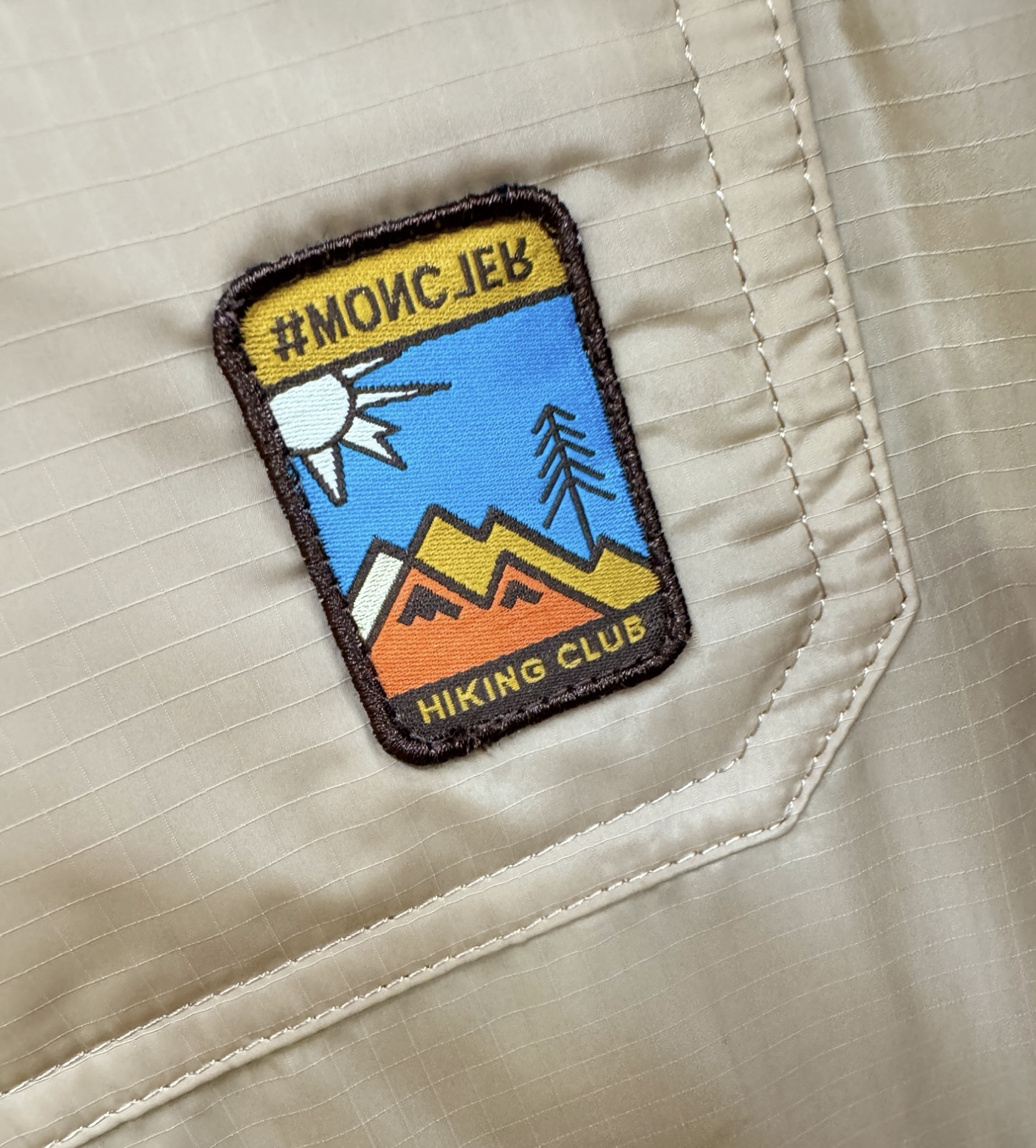 Moncler蒙口 2025秋冬新款棉服夹克外套，内里夹棉，原单狠货 意大利进口面料时尚夹克外套。加棉加