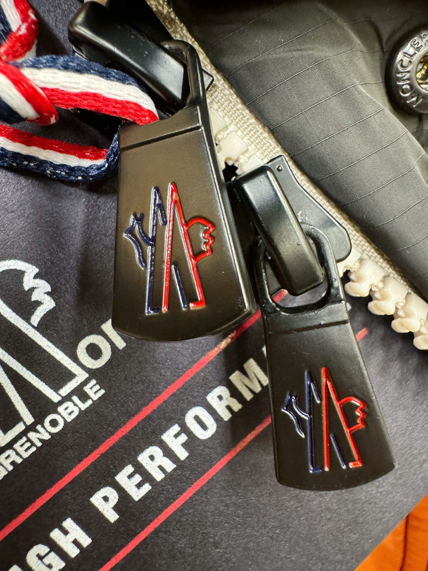 Moncler蒙口 2025秋冬新款棉服夹克外套，内里夹棉，原单狠货 意大利进口面料时尚夹克外套。加棉加