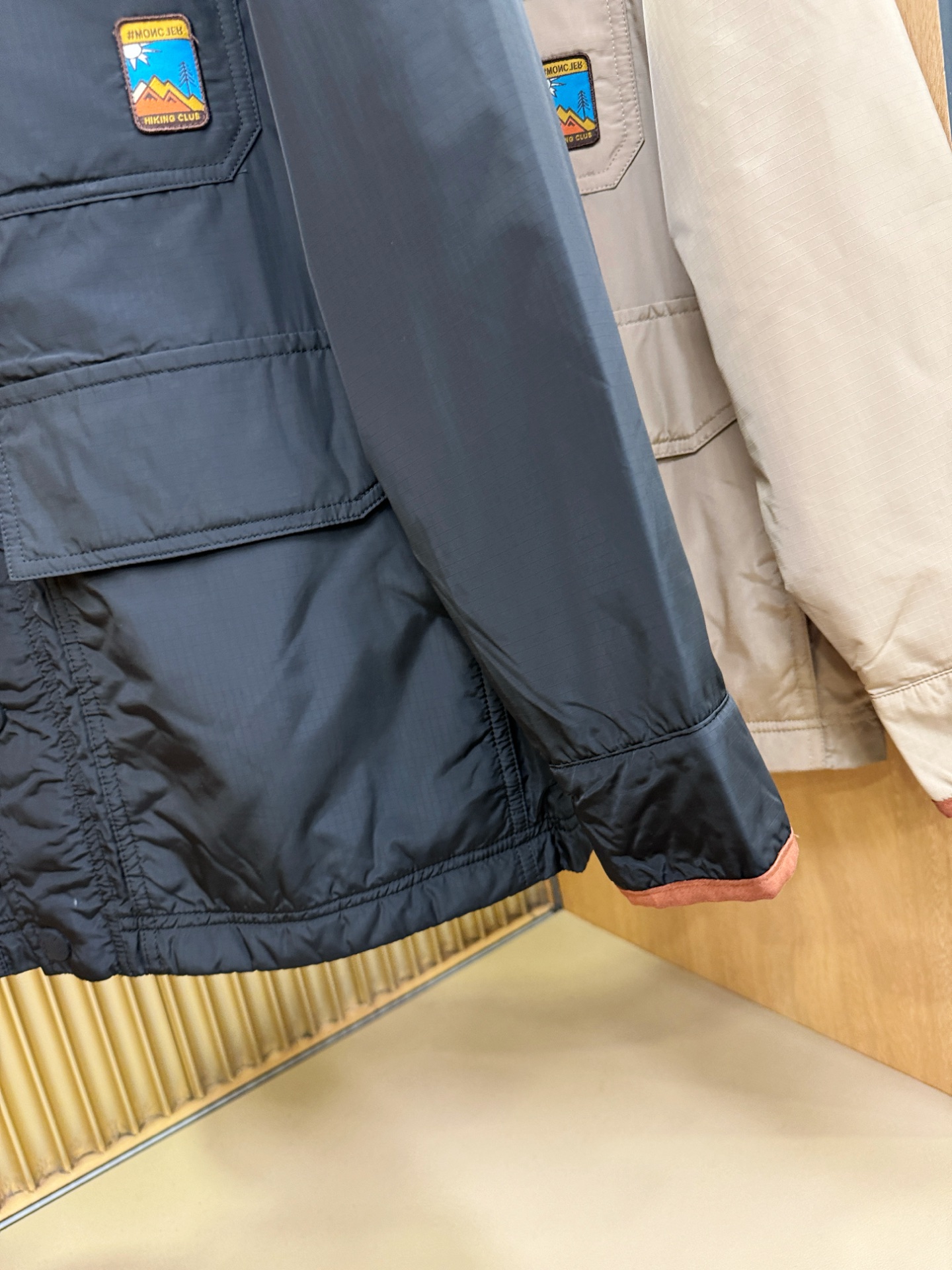 Moncler蒙口 2025秋冬新款棉服夹克外套，内里夹棉，原单狠货 意大利进口面料时尚夹克外套。加棉加