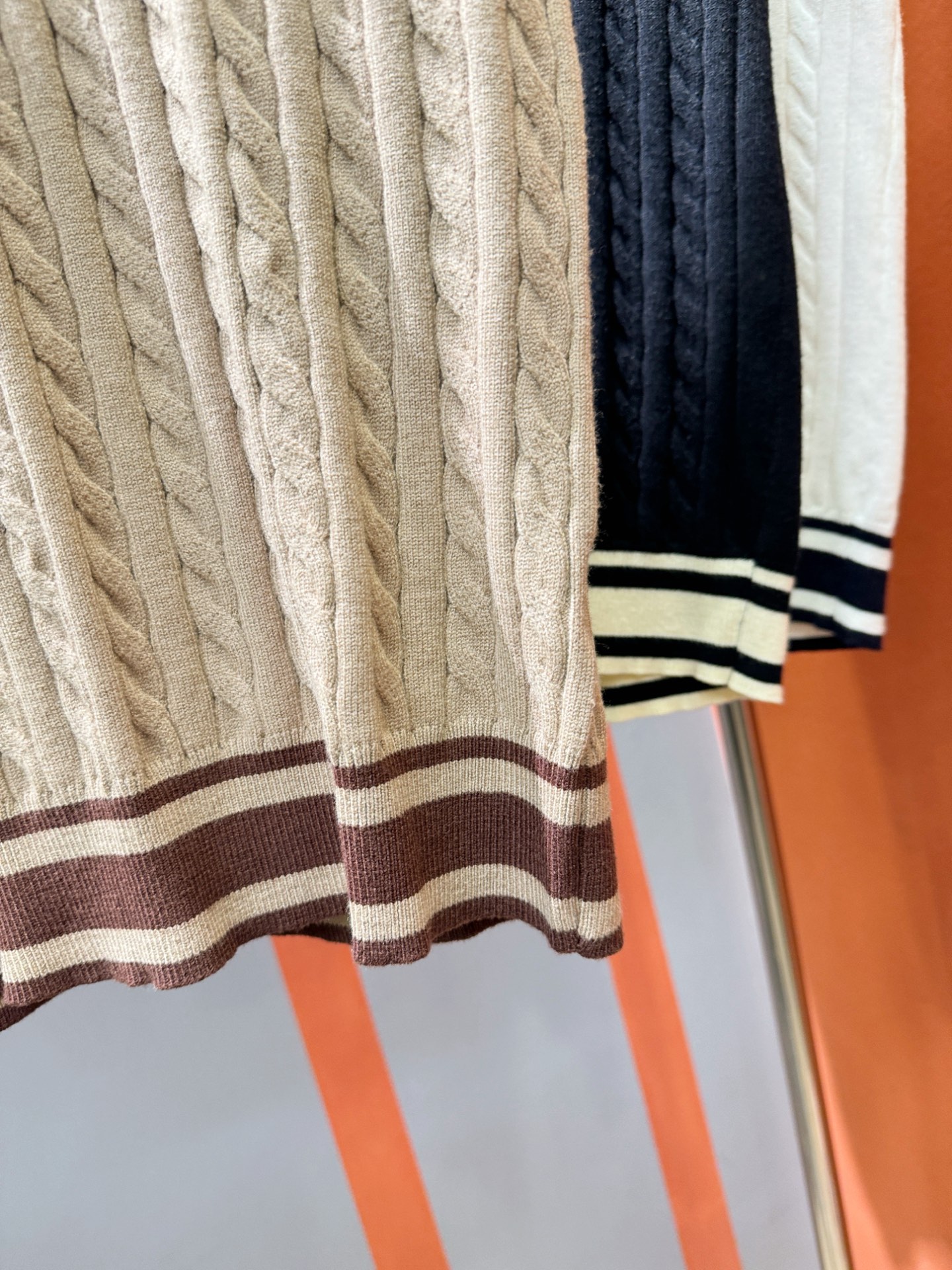 Loro Piana诺悠翩雅 2025专柜新款背心毛衣，针织羊毛面料，精心制作，针织毛衣。亲肤感极高，完