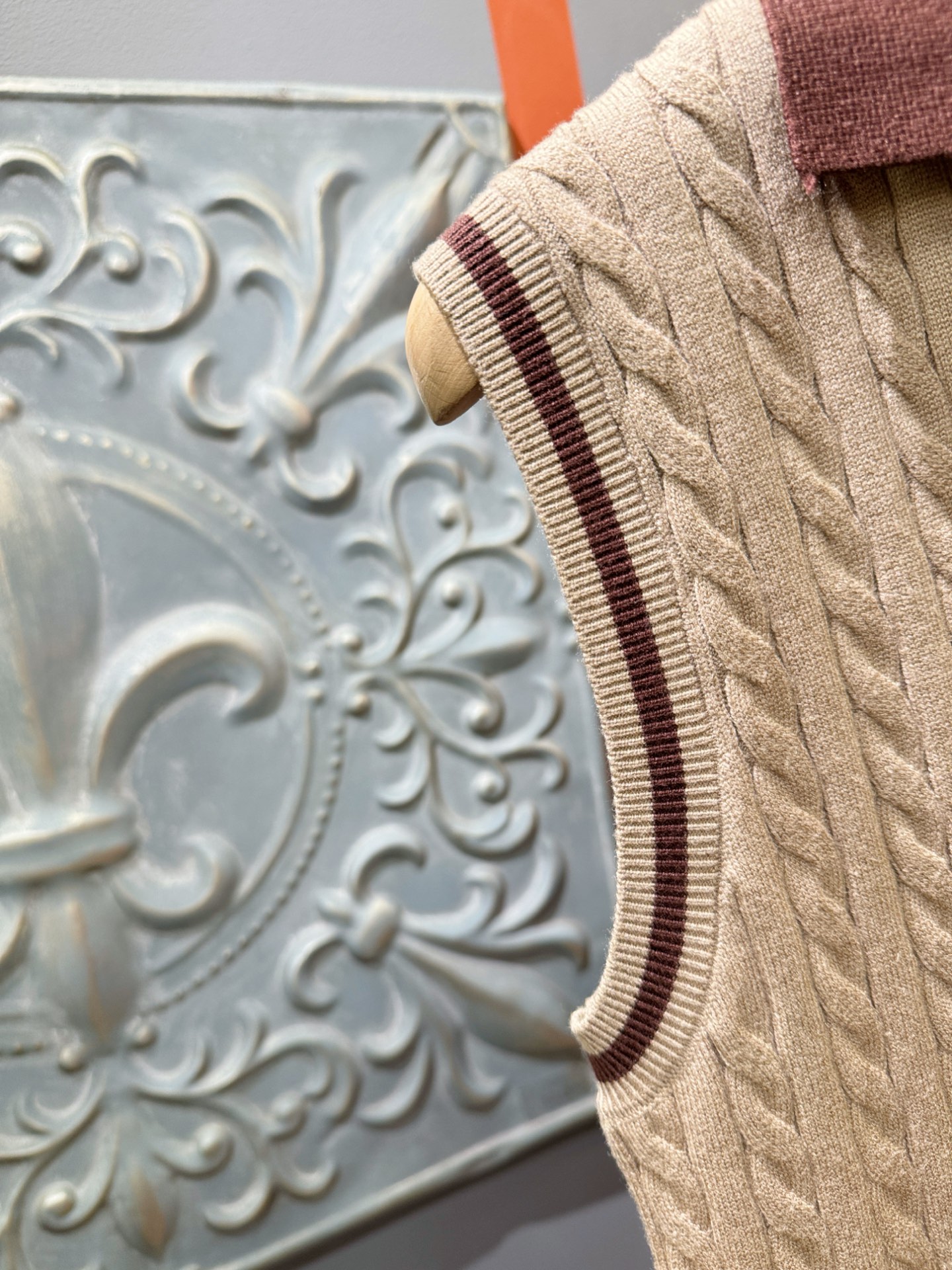 Loro Piana诺悠翩雅 2025专柜新款背心毛衣，针织羊毛面料，精心制作，针织毛衣。亲肤感极高，完