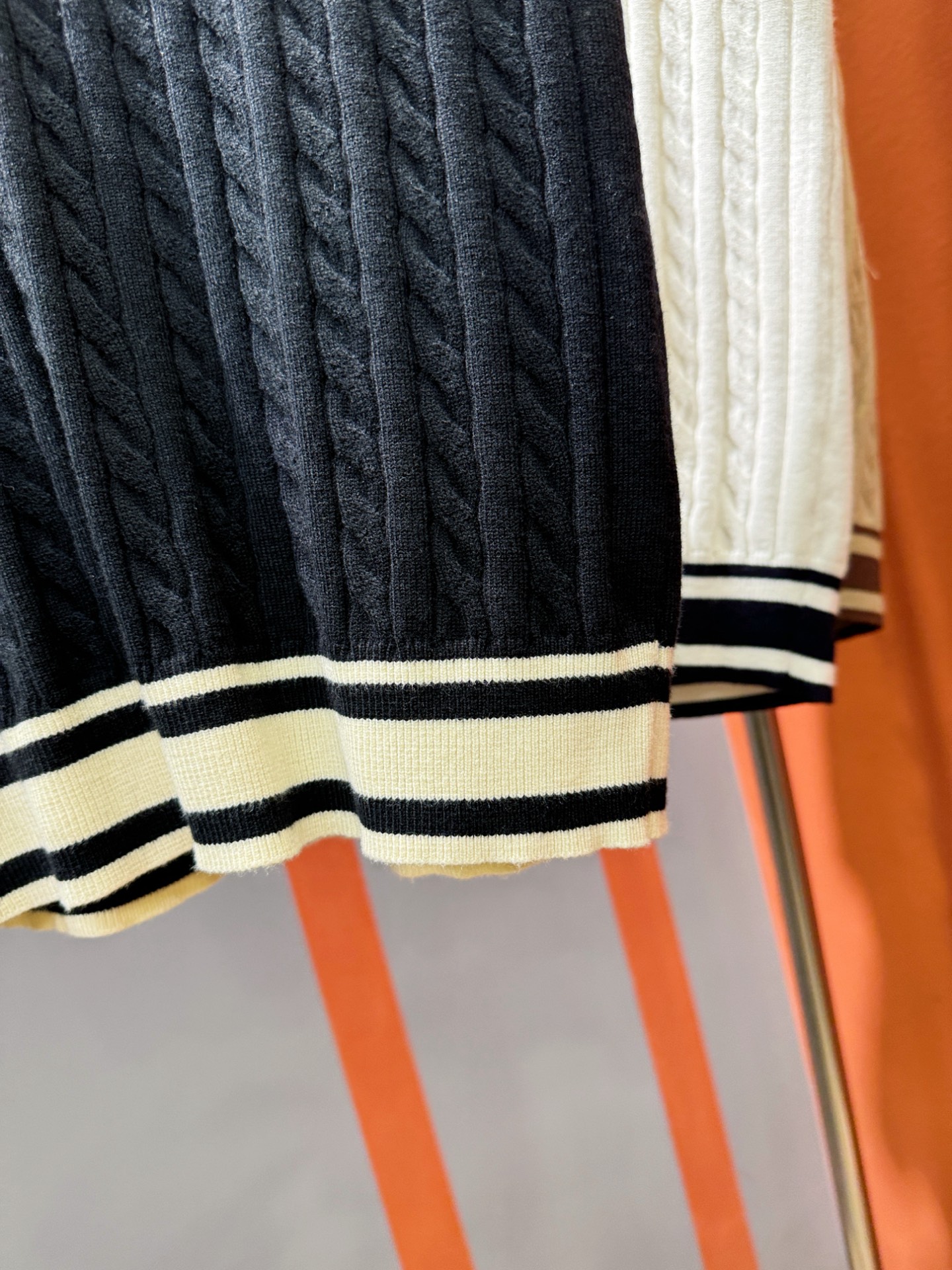 Loro Piana诺悠翩雅 2025专柜新款背心毛衣，针织羊毛面料，精心制作，针织毛衣。亲肤感极高，完