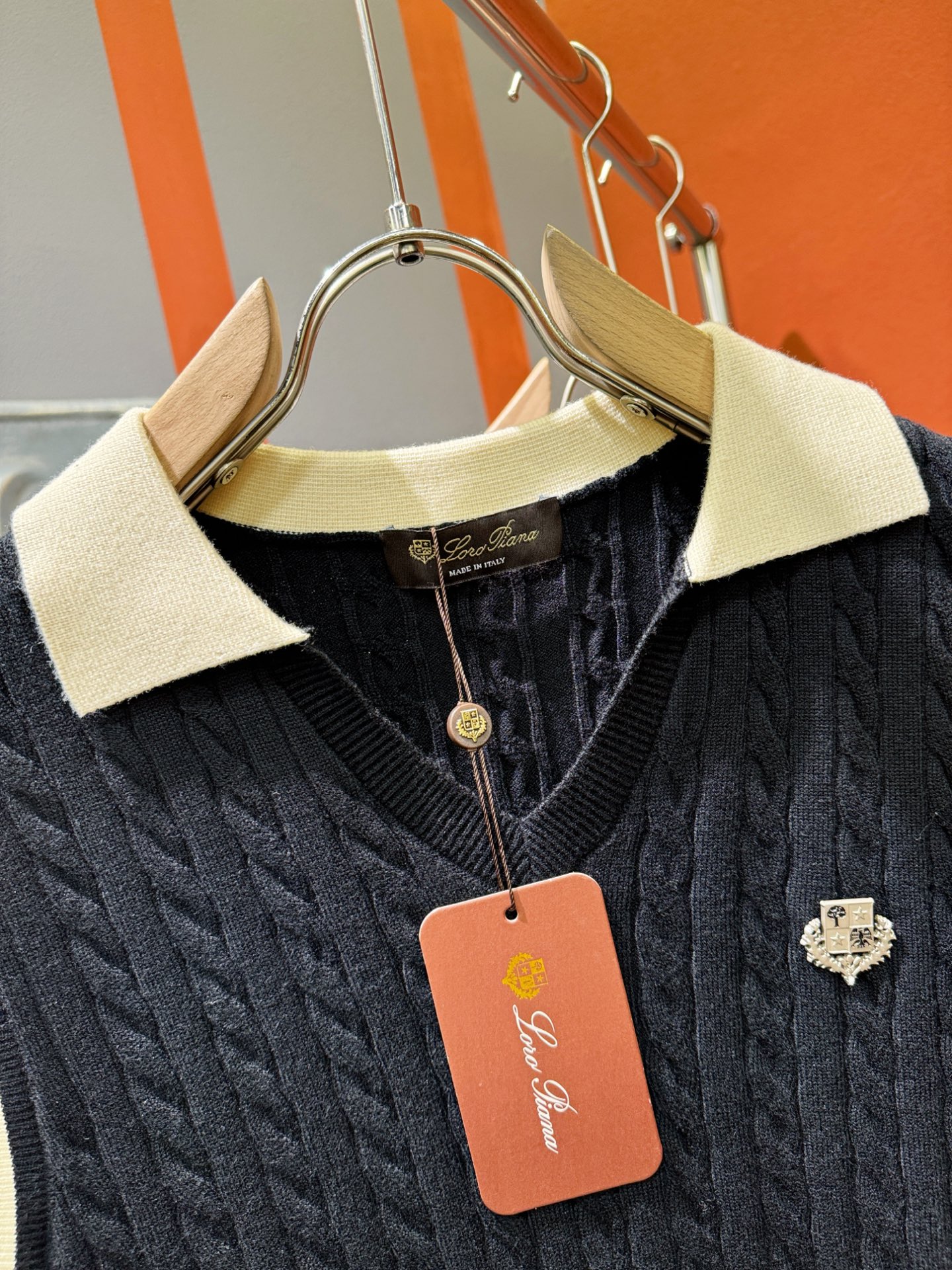 Loro Piana诺悠翩雅 2025专柜新款背心毛衣，针织羊毛面料，精心制作，针织毛衣。亲肤感极高，完