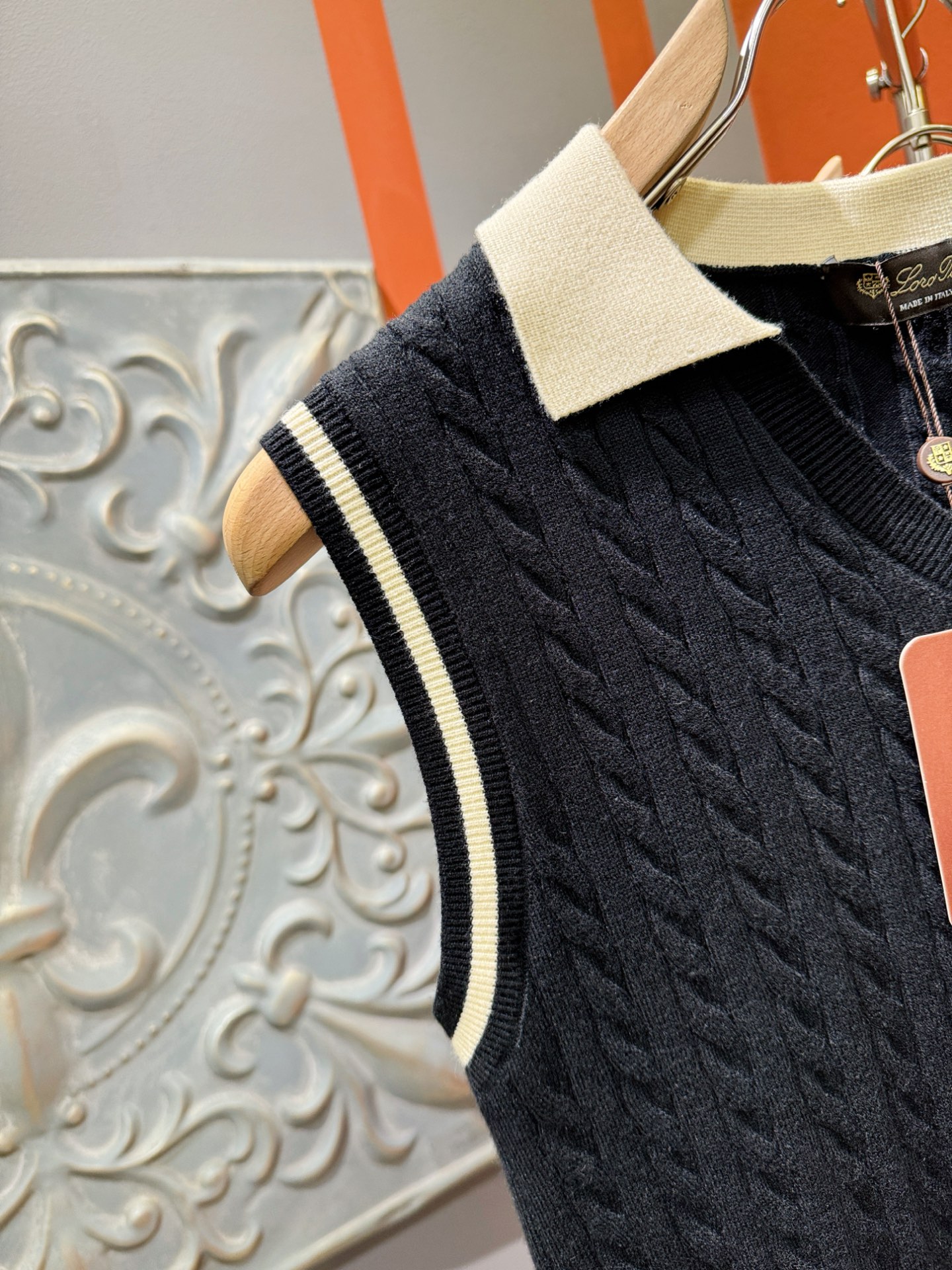 Loro Piana诺悠翩雅 2025专柜新款背心毛衣，针织羊毛面料，精心制作，针织毛衣。亲肤感极高，完