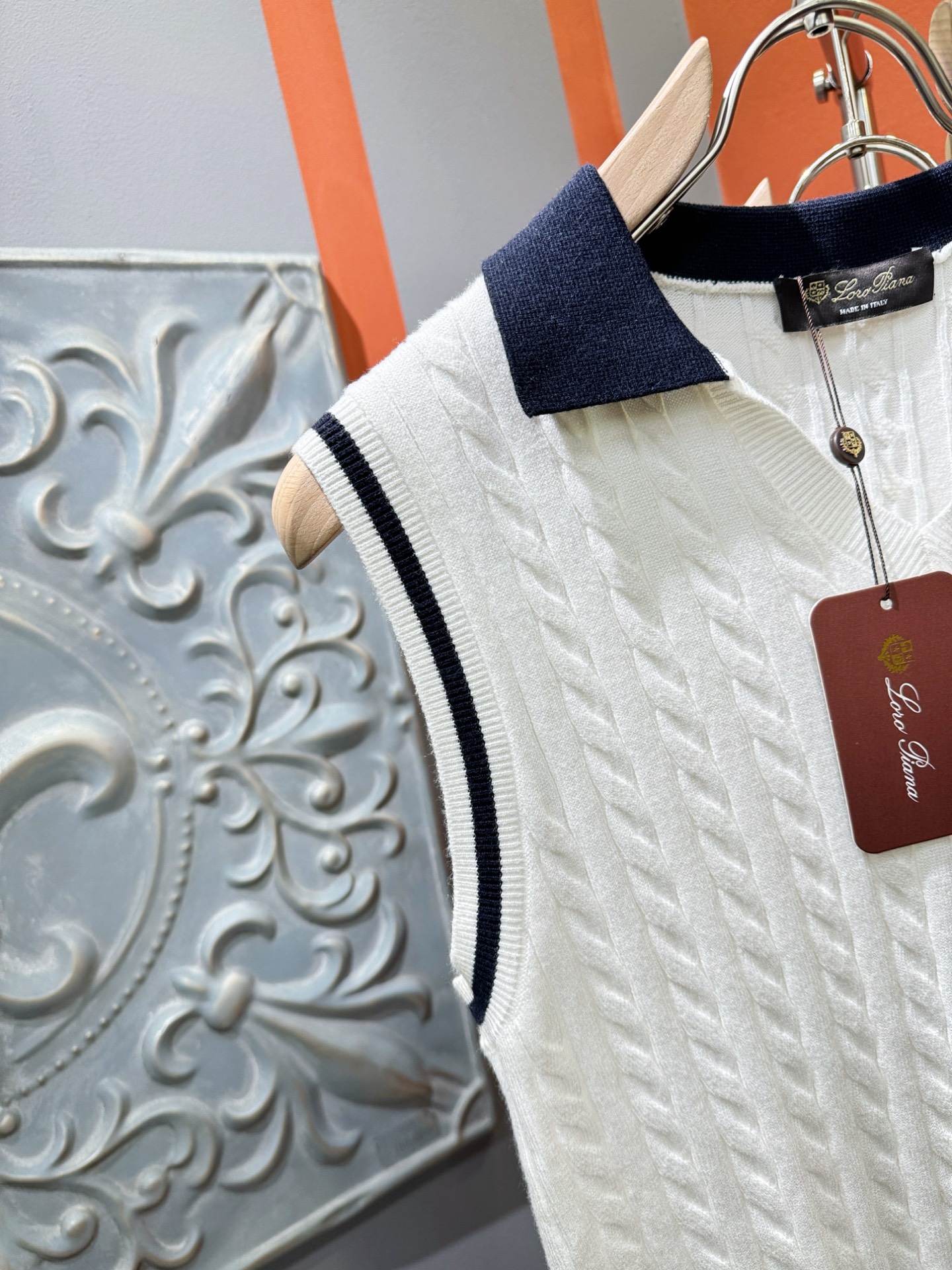 Loro Piana诺悠翩雅 2025专柜新款背心毛衣，针织羊毛面料，精心制作，针织毛衣。亲肤感极高，完