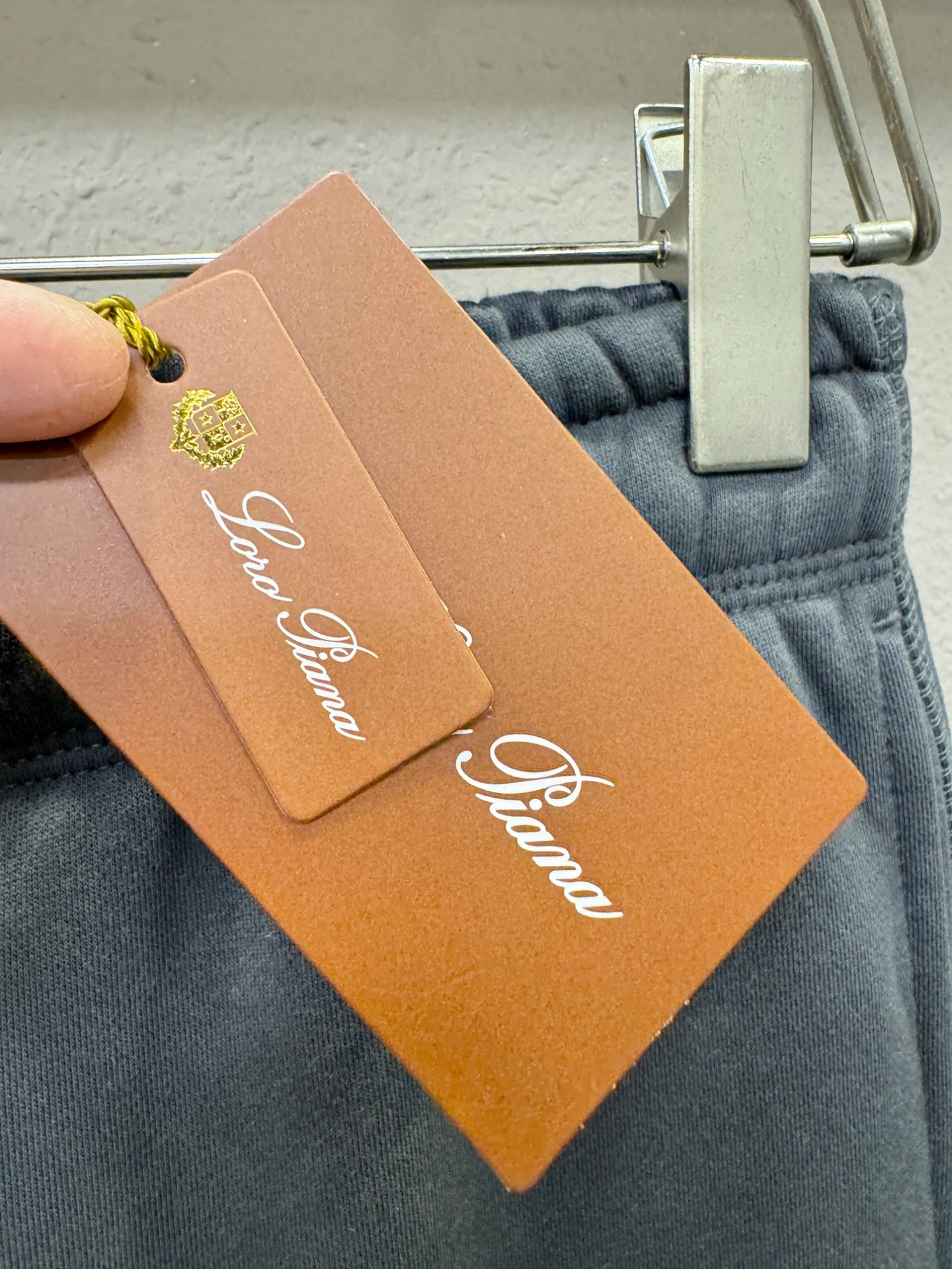 Loro Piana诺悠翩雅 2025秋冬超火爆休闲裤，选用欧洲进口面料，柔软舒适有质感，原版五金配件，