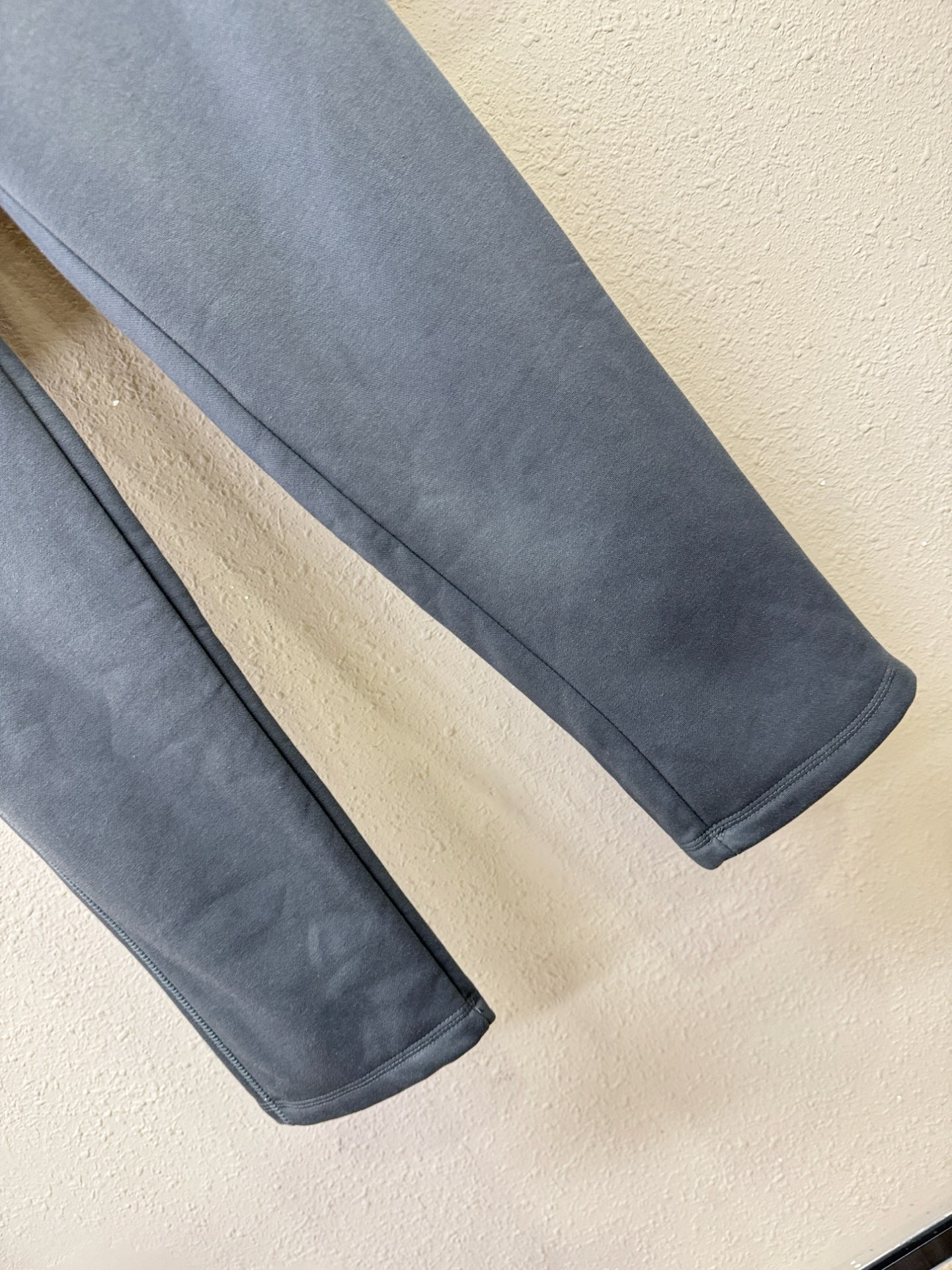 Loro Piana诺悠翩雅 2025秋冬超火爆休闲裤，选用欧洲进口面料，柔软舒适有质感，原版五金配件，