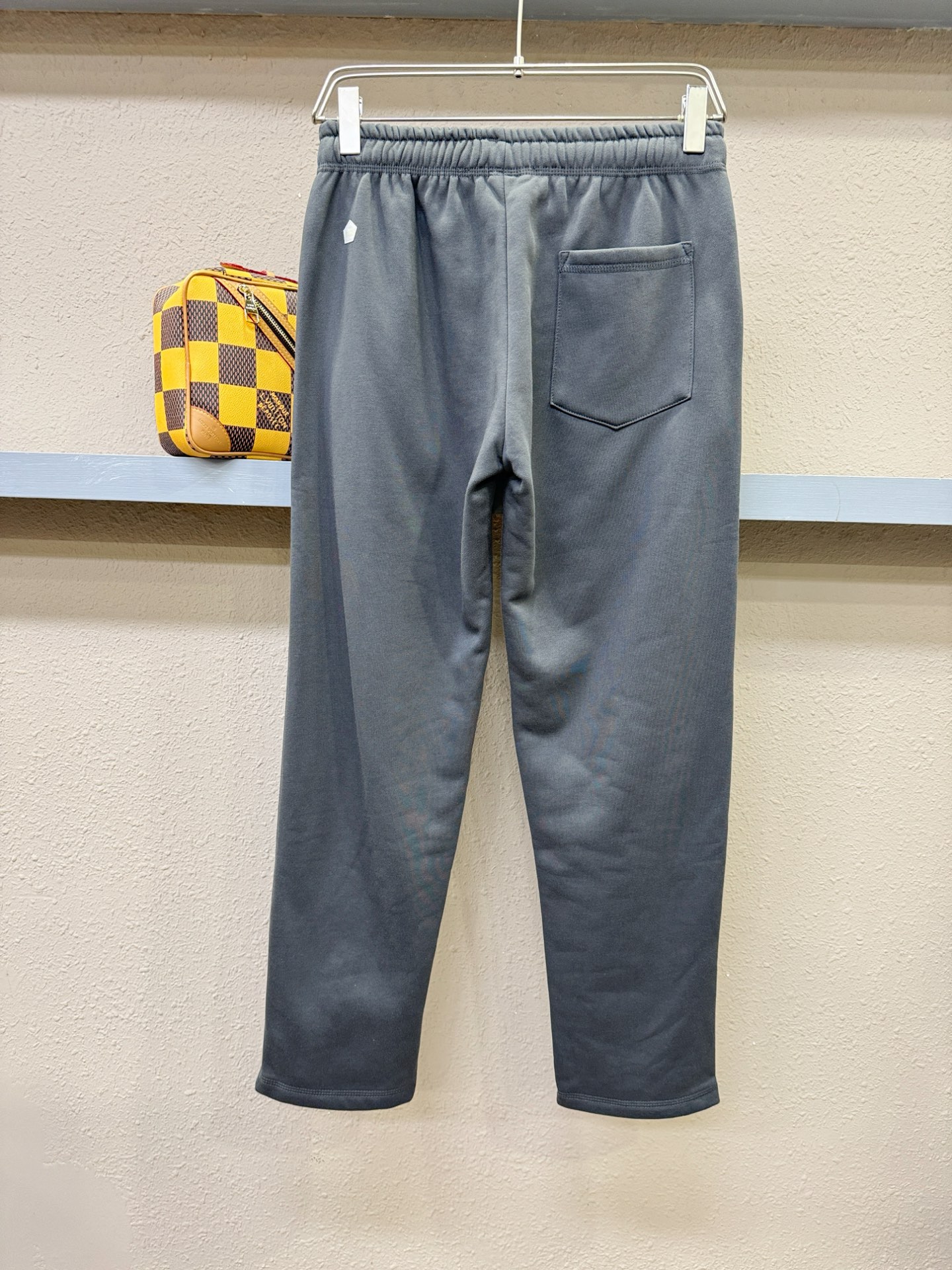 Loro Piana诺悠翩雅 2025秋冬超火爆休闲裤，选用欧洲进口面料，柔软舒适有质感，原版五金配件，