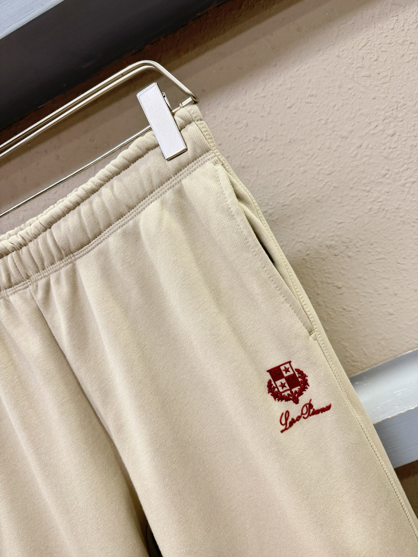 Loro Piana诺悠翩雅 2025秋冬超火爆休闲裤，选用欧洲进口面料，柔软舒适有质感，原版五金配件，