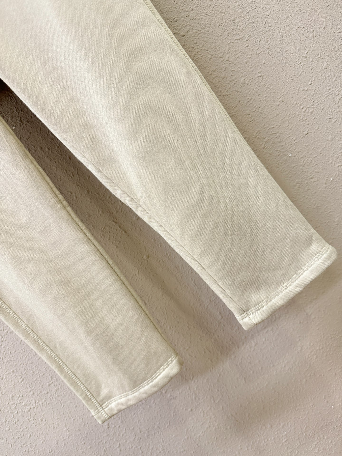 Loro Piana诺悠翩雅 2025秋冬超火爆休闲裤，选用欧洲进口面料，柔软舒适有质感，原版五金配件，