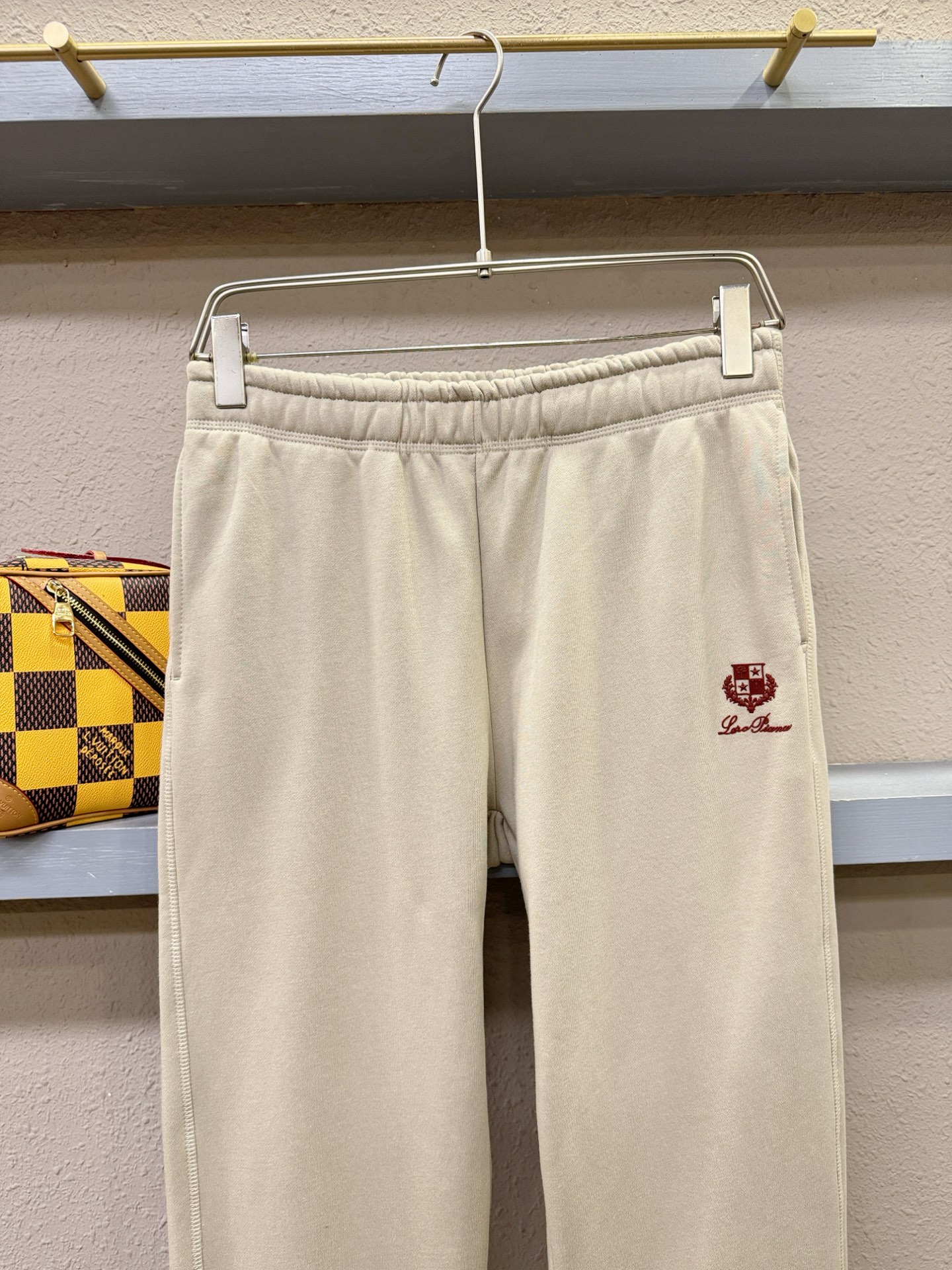 Loro Piana诺悠翩雅 2025秋冬超火爆休闲裤，选用欧洲进口面料，柔软舒适有质感，原版五金配件，