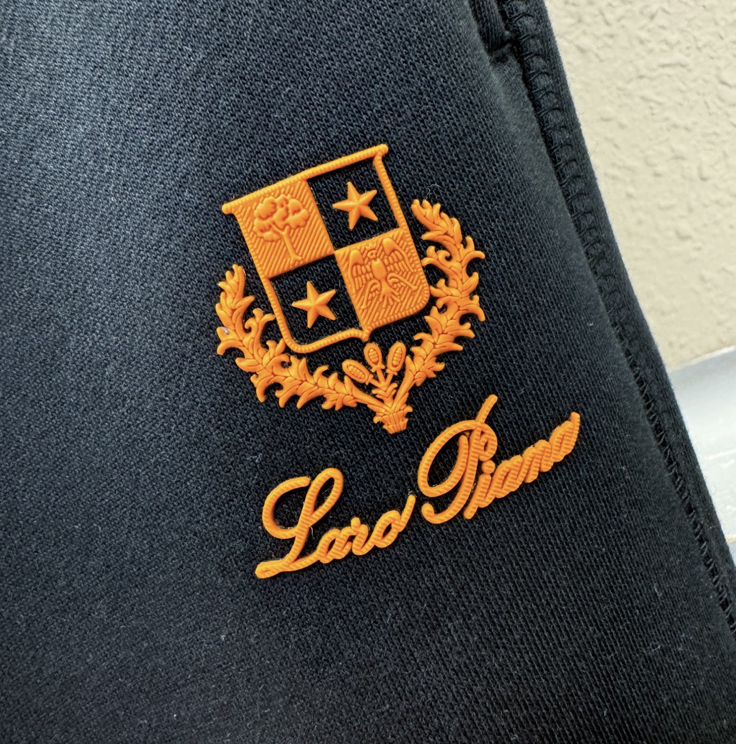 Loro Piana诺悠翩雅 2025秋冬超火爆休闲裤，选用欧洲进口面料，柔软舒适有质感，原版五金配件，