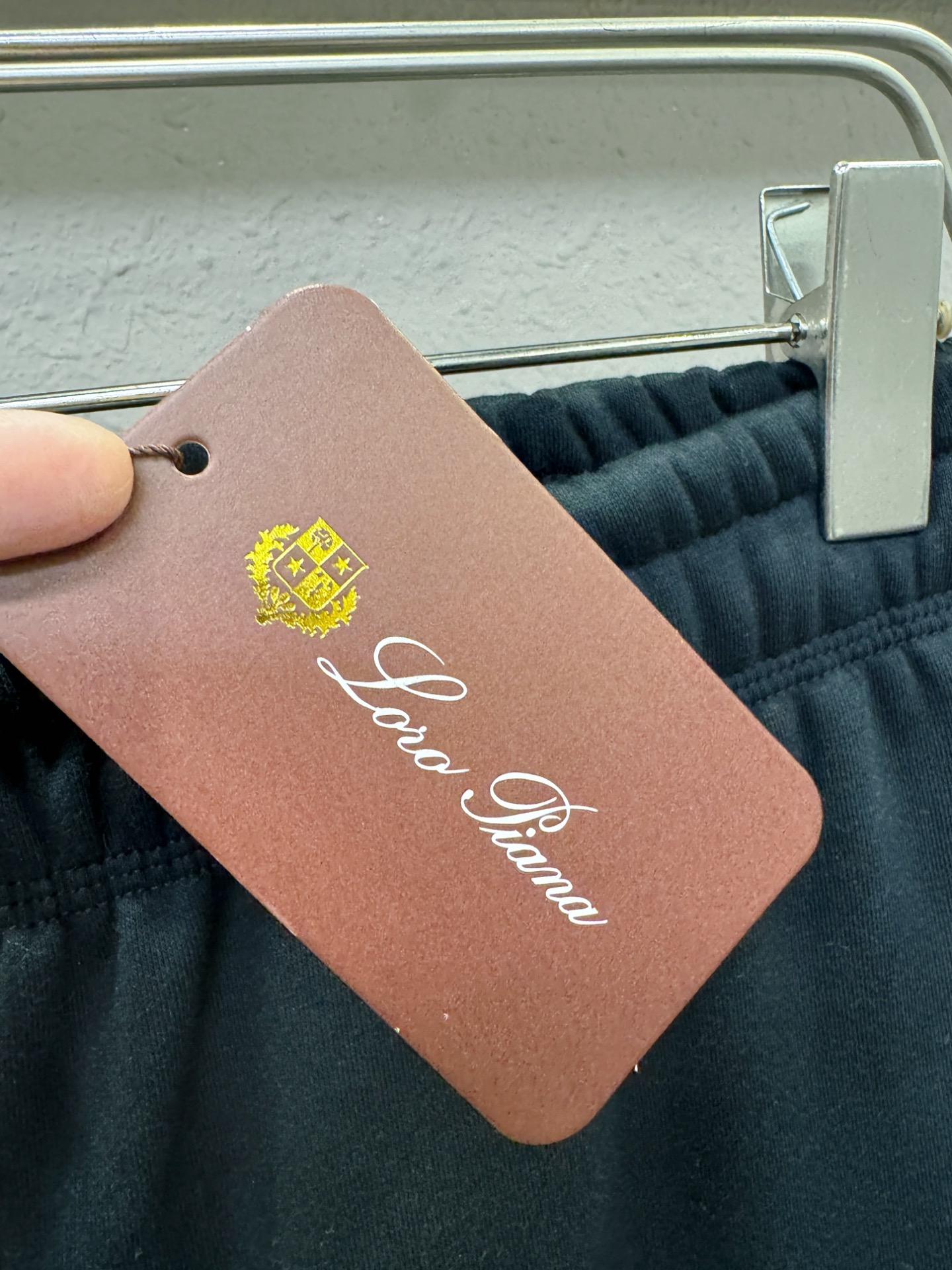 Loro Piana诺悠翩雅 2025秋冬超火爆休闲裤，选用欧洲进口面料，柔软舒适有质感，原版五金配件，