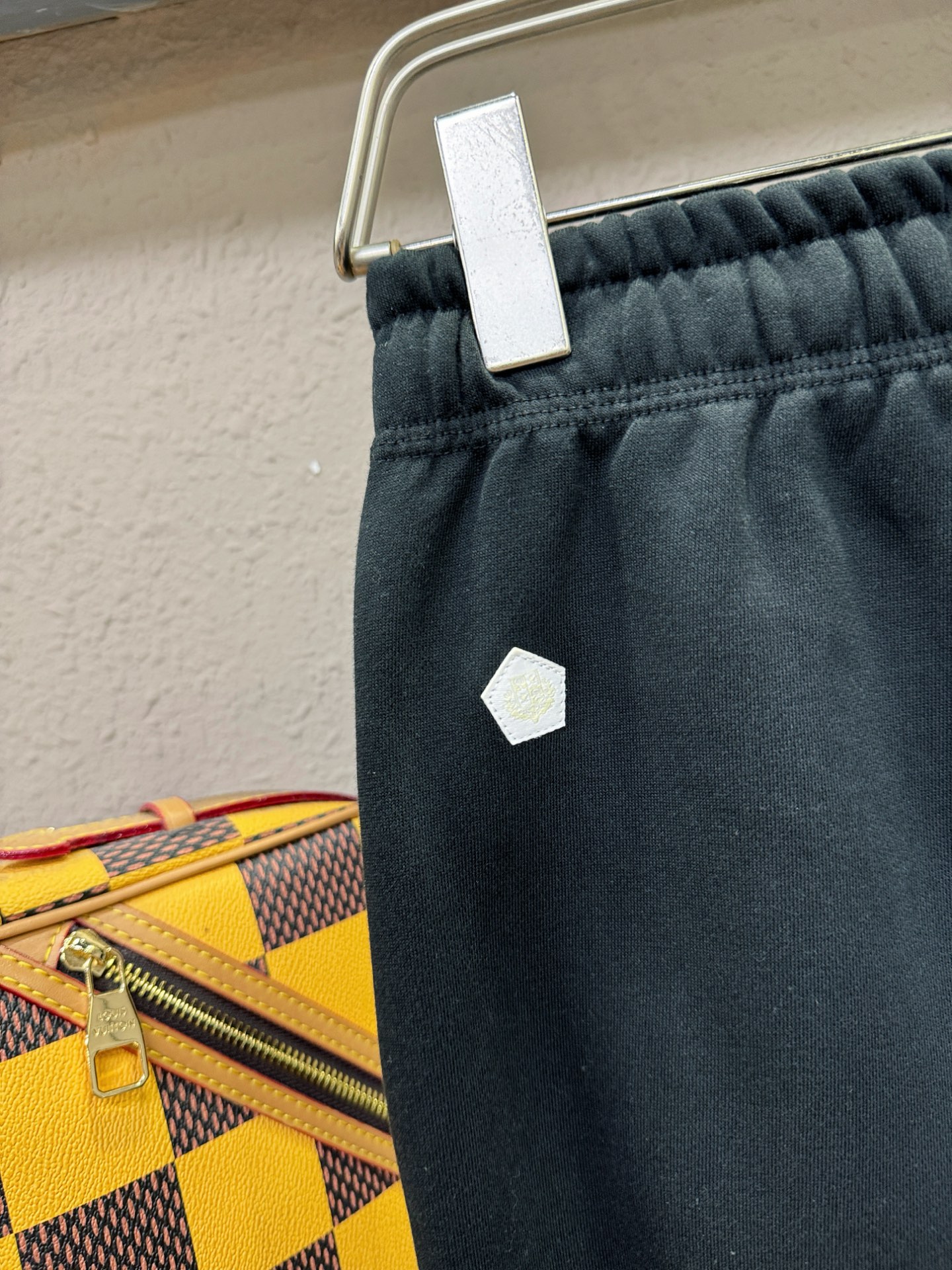 Loro Piana诺悠翩雅 2025秋冬超火爆休闲裤，选用欧洲进口面料，柔软舒适有质感，原版五金配件，