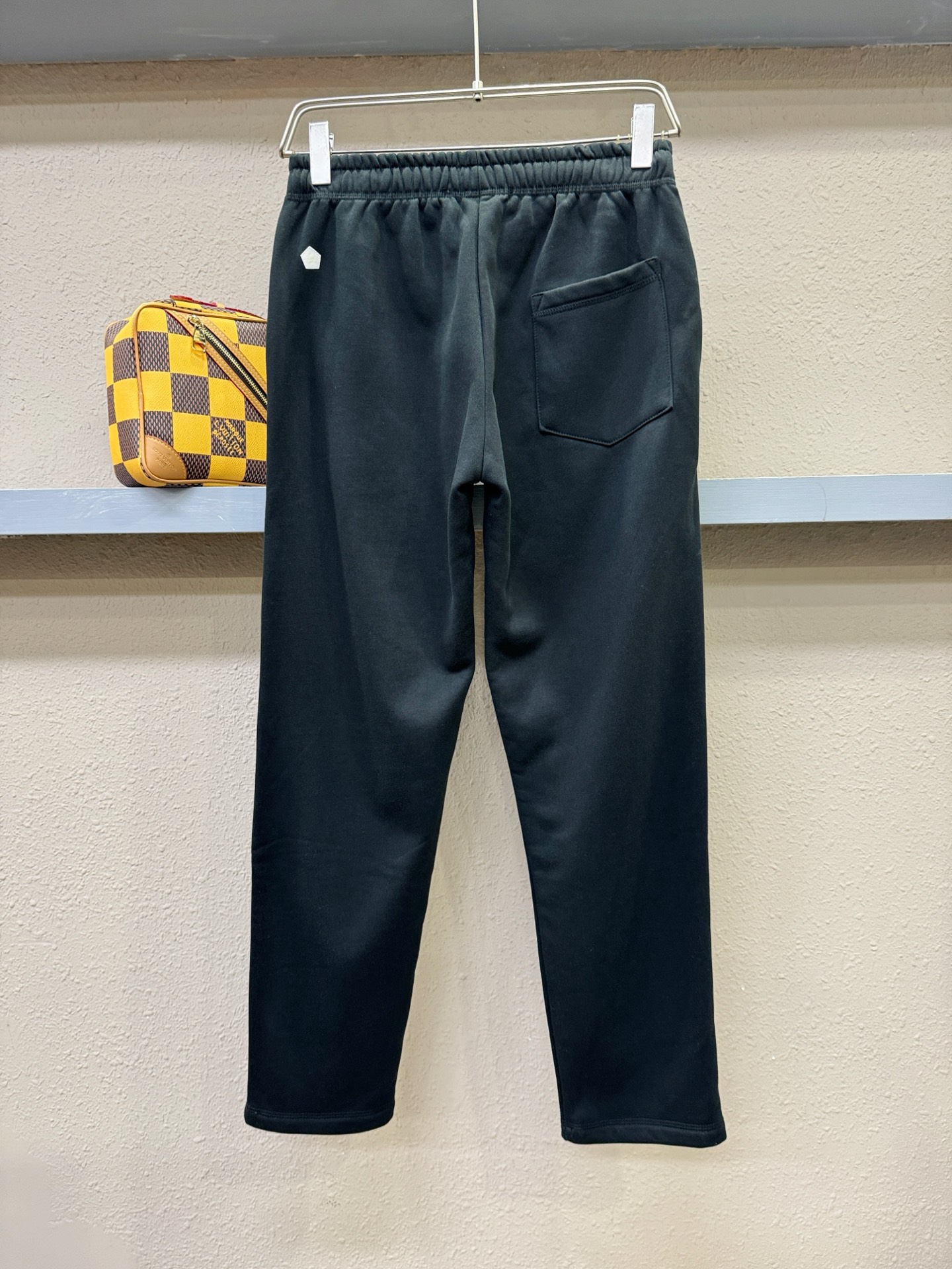 Loro Piana诺悠翩雅 2025秋冬超火爆休闲裤，选用欧洲进口面料，柔软舒适有质感，原版五金配件，