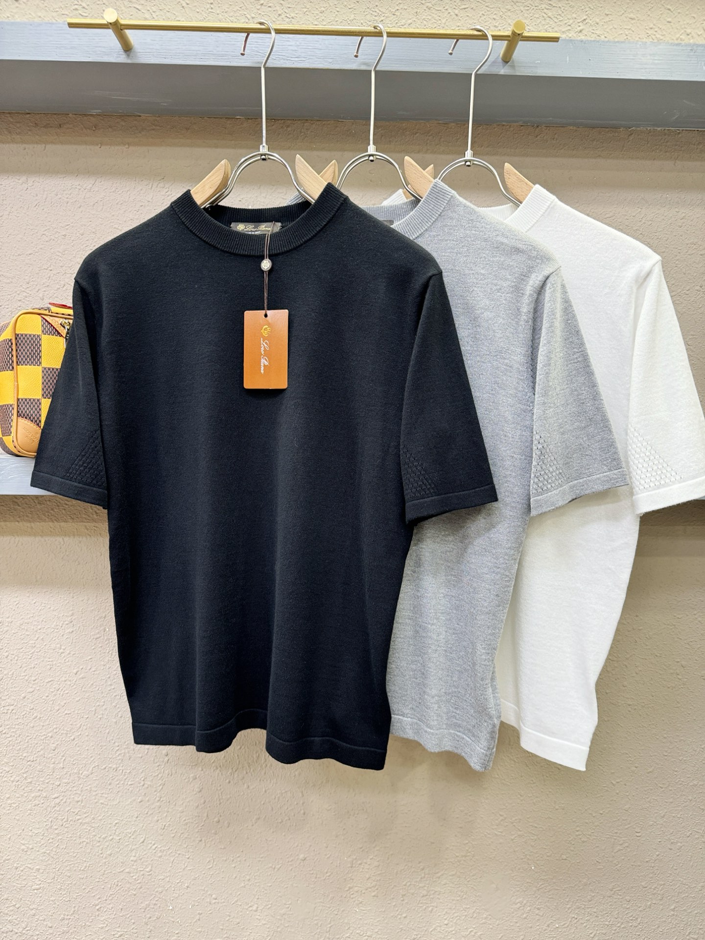 Loro Piana诺悠翩雅 顶级品质 2025秋冬新品短袖羊毛衫！桑蚕丝+绵羊毛面料，手感柔软。顶级进