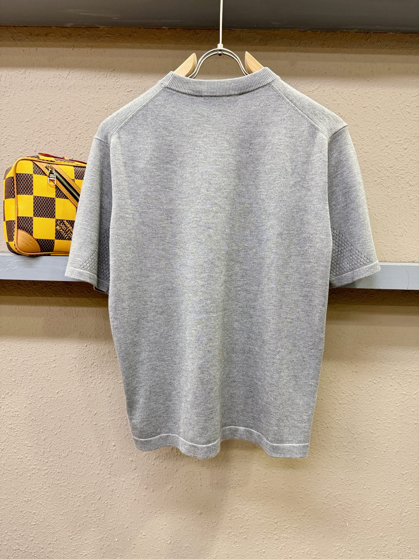 Loro Piana诺悠翩雅 顶级品质 2025秋冬新品短袖羊毛衫！桑蚕丝+绵羊毛面料，手感柔软。顶级进