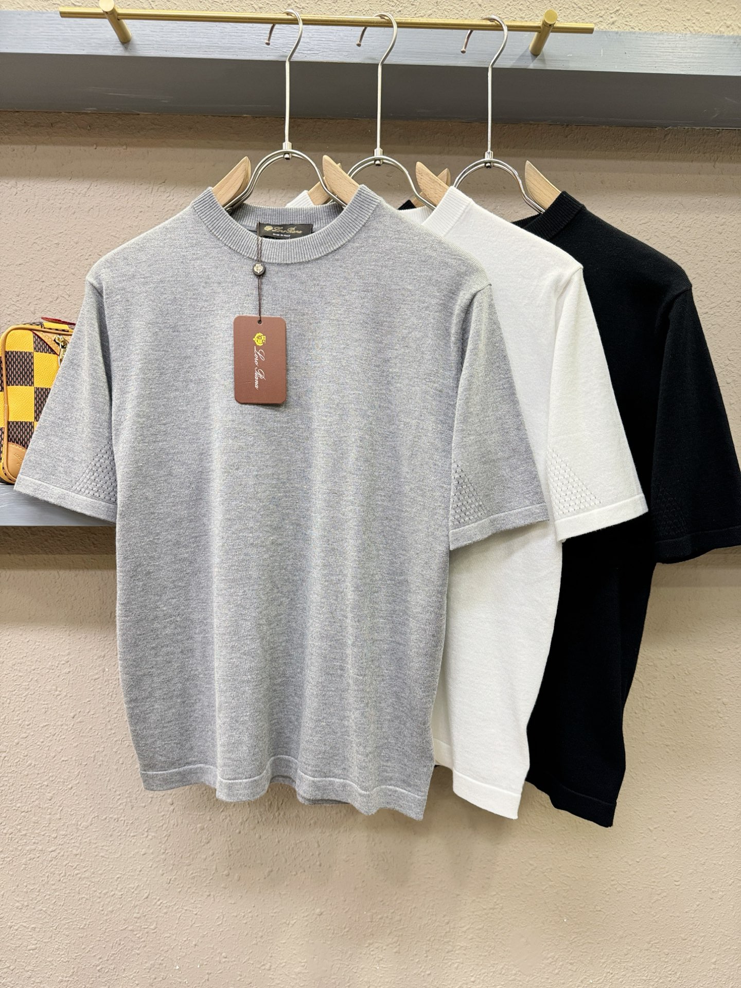 Loro Piana诺悠翩雅 顶级品质 2025秋冬新品短袖羊毛衫！桑蚕丝+绵羊毛面料，手感柔软。顶级进