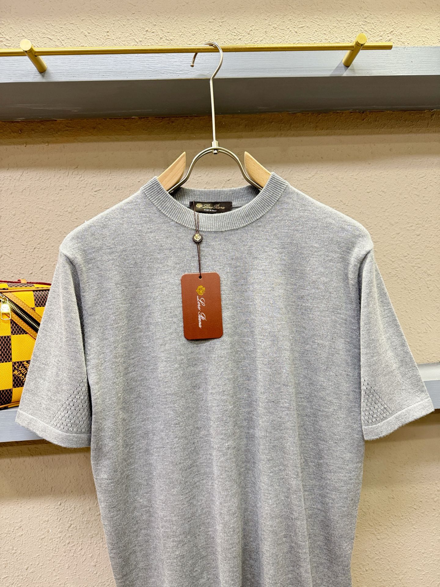 Loro Piana诺悠翩雅 顶级品质 2025秋冬新品短袖羊毛衫！桑蚕丝+绵羊毛面料，手感柔软。顶级进