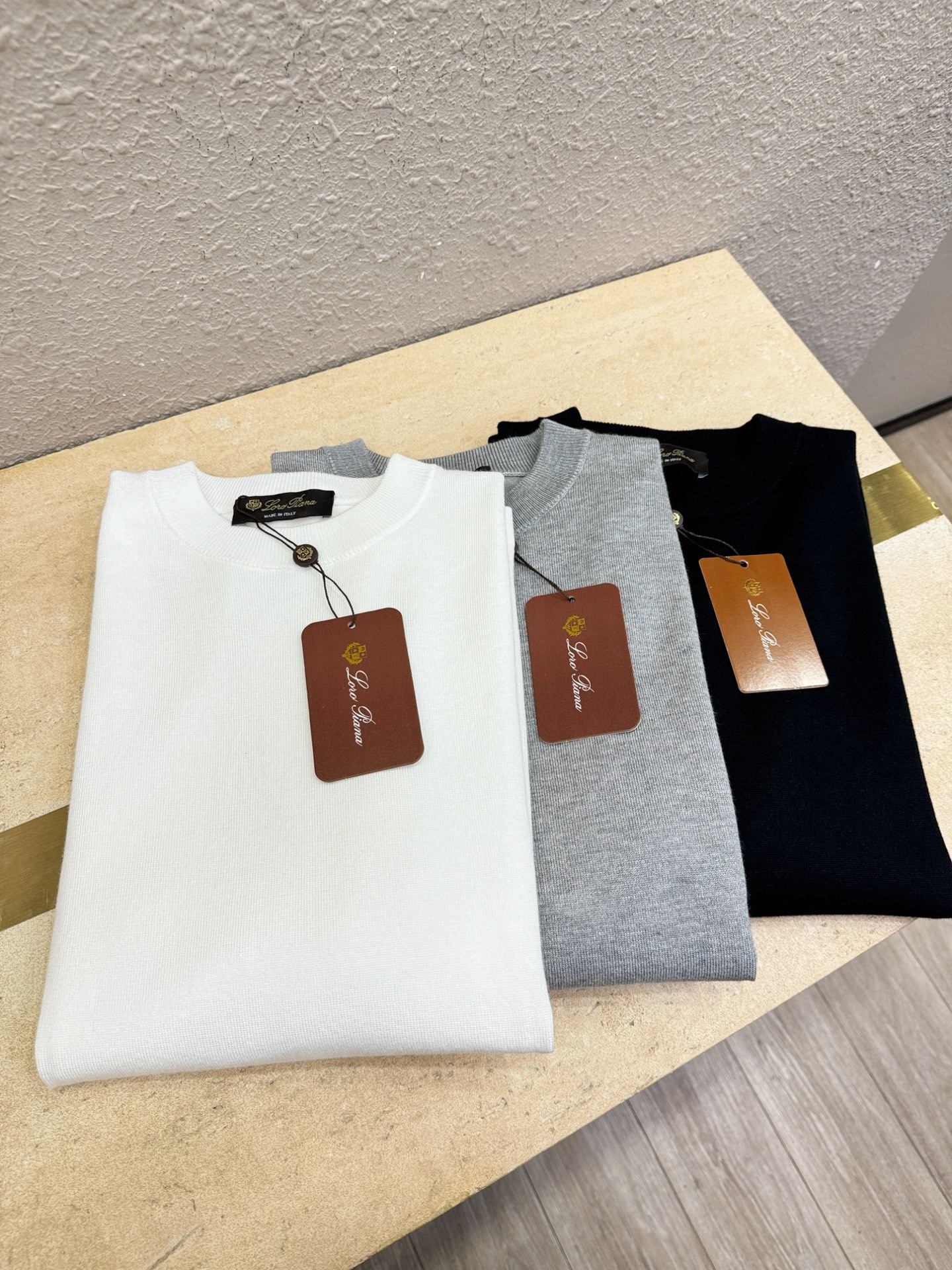 Loro Piana诺悠翩雅 顶级品质 2025秋冬新品短袖羊毛衫！桑蚕丝+绵羊毛面料，手感柔软。顶级进