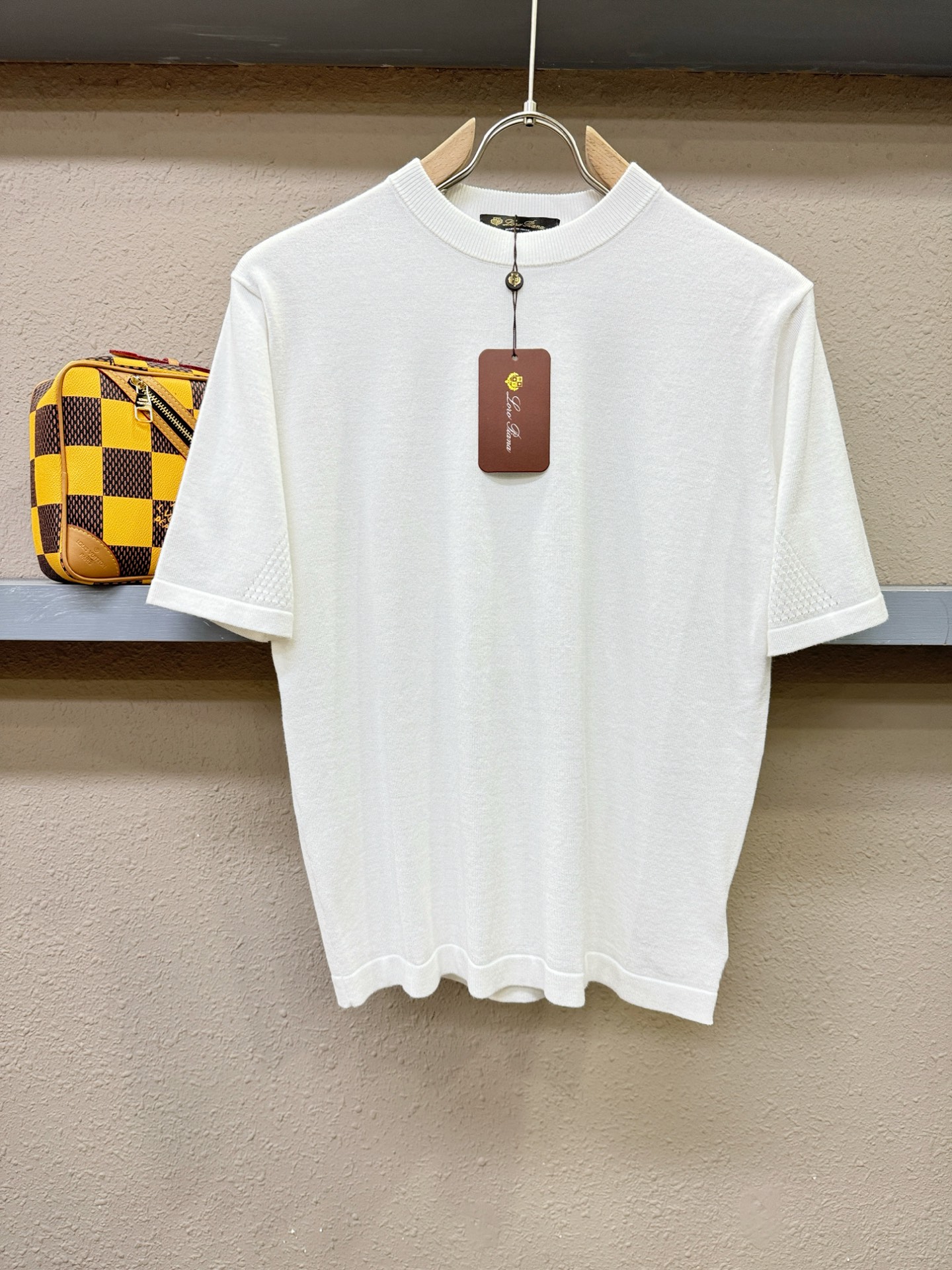 Loro Piana诺悠翩雅 顶级品质 2025秋冬新品短袖羊毛衫！桑蚕丝+绵羊毛面料，手感柔软。顶级进