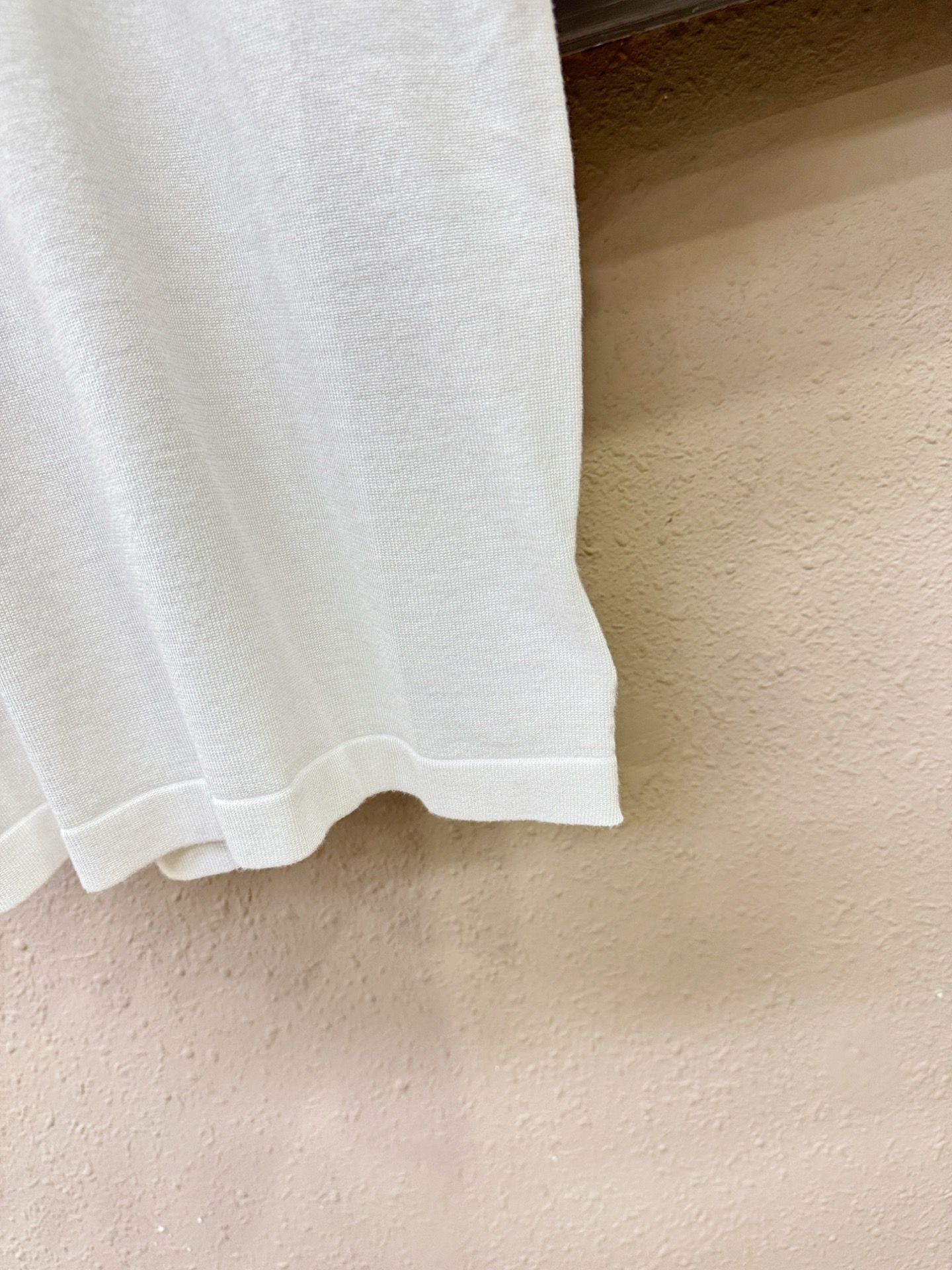 Loro Piana诺悠翩雅 顶级品质 2025秋冬新品短袖羊毛衫！桑蚕丝+绵羊毛面料，手感柔软。顶级进