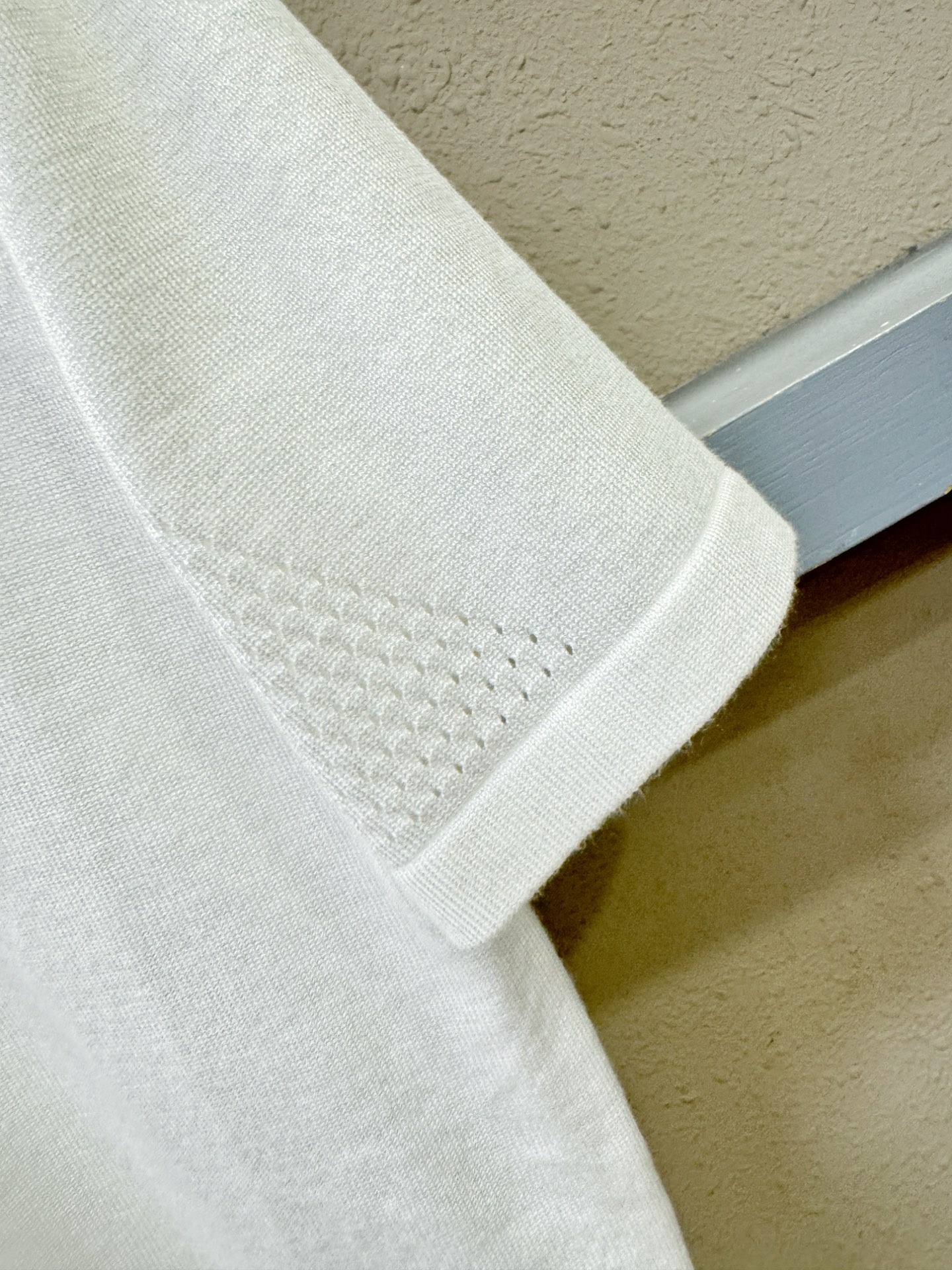 Loro Piana诺悠翩雅 顶级品质 2025秋冬新品短袖羊毛衫！桑蚕丝+绵羊毛面料，手感柔软。顶级进