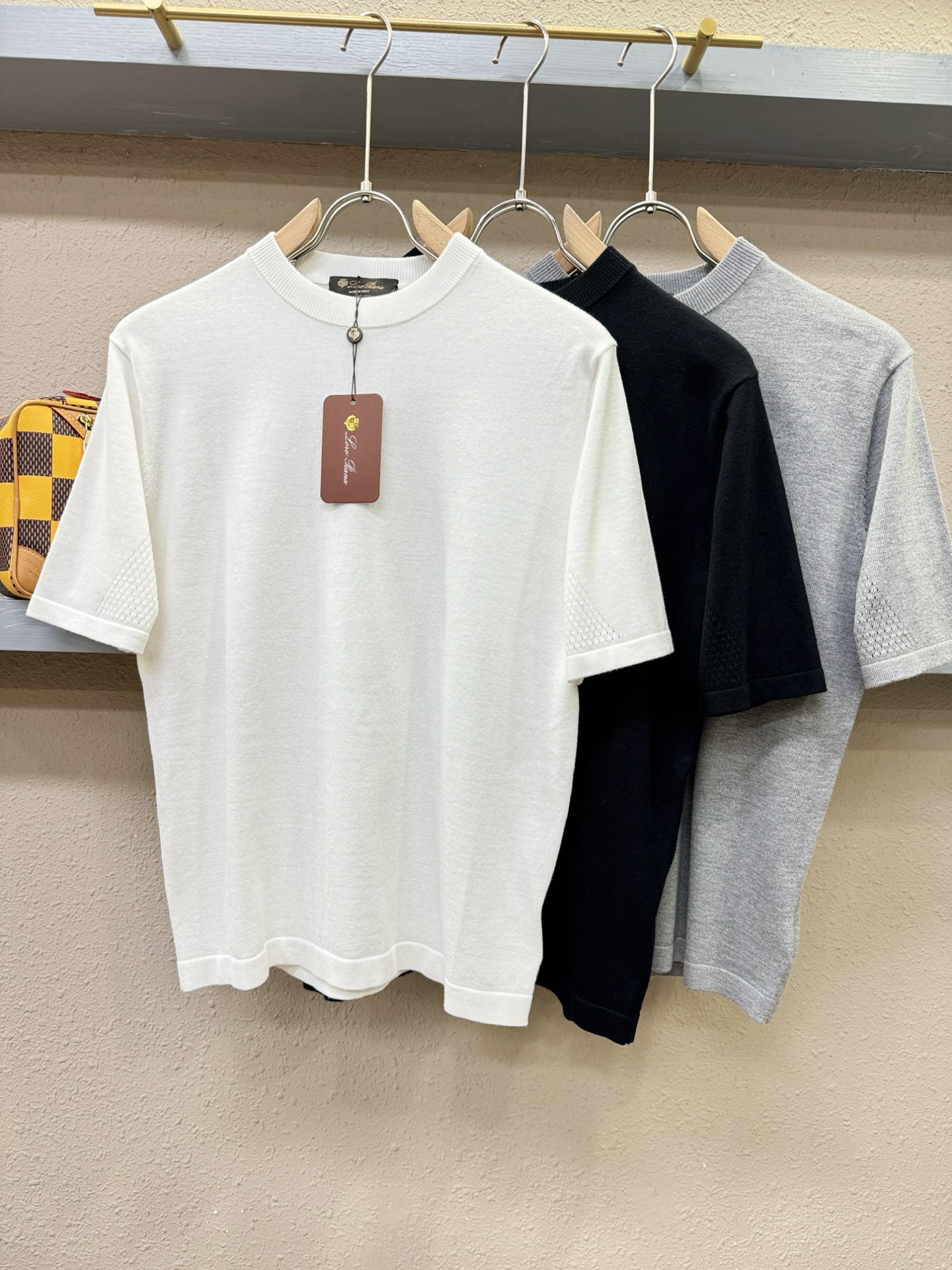 Loro Piana诺悠翩雅 顶级品质 2025秋冬新品短袖羊毛衫！桑蚕丝+绵羊毛面料，手感柔软。顶级进