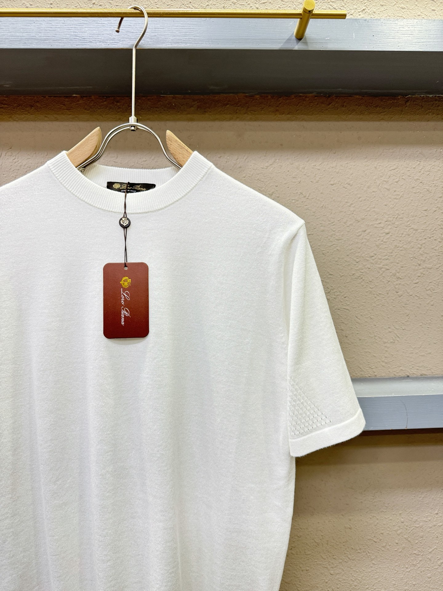 Loro Piana诺悠翩雅 顶级品质 2025秋冬新品短袖羊毛衫！桑蚕丝+绵羊毛面料，手感柔软。顶级进