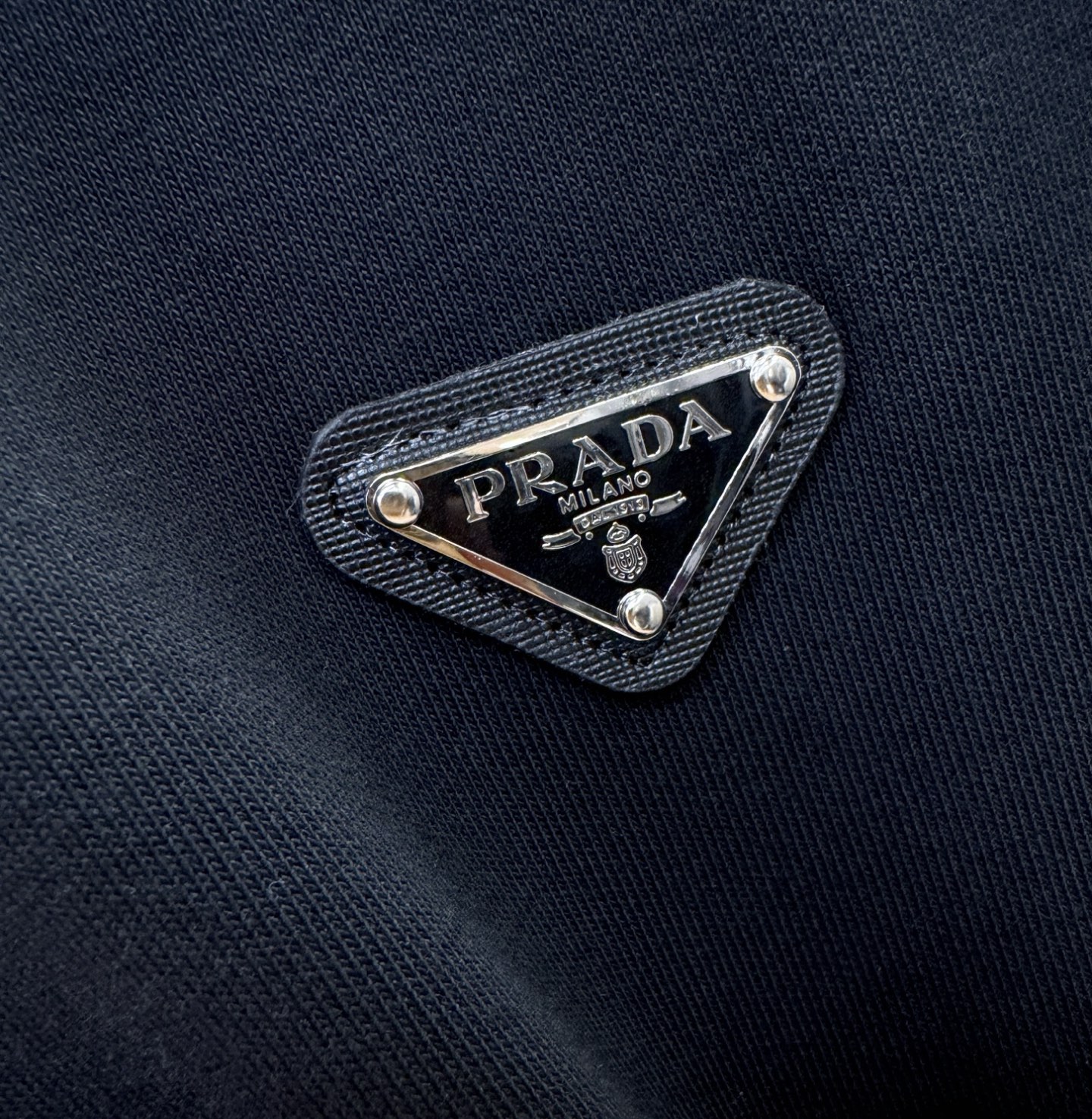 PRADA 普拉达 2025ss秋冬新品 长袖带帽卫衣，经典Logo设计，百搭款 官网同步发售 定制面料