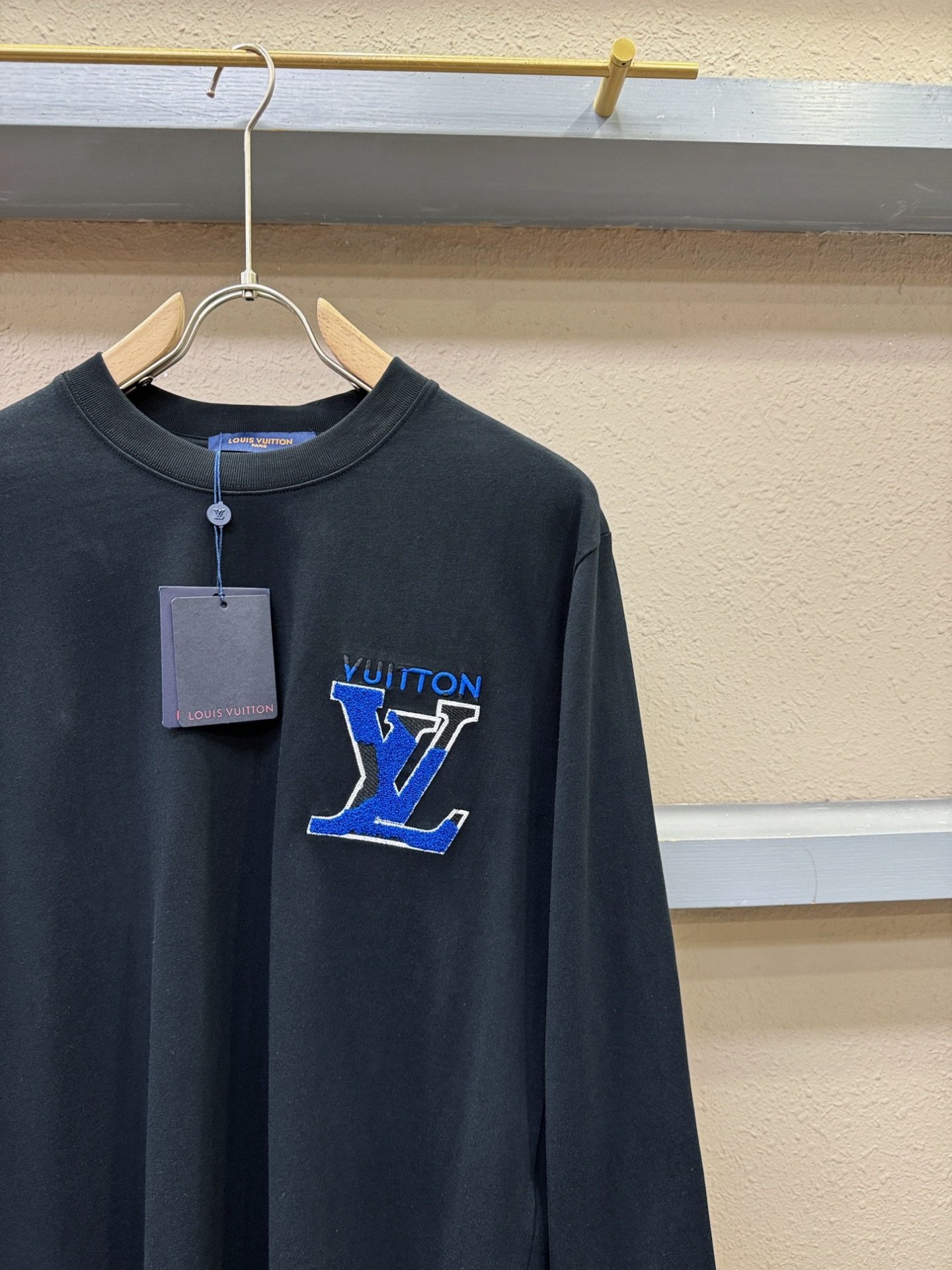 LV路易威登 2025ss秋冬新品 长袖T恤，经典Logo设计，百搭款 官网同步发售 定制面料，柔软细腻