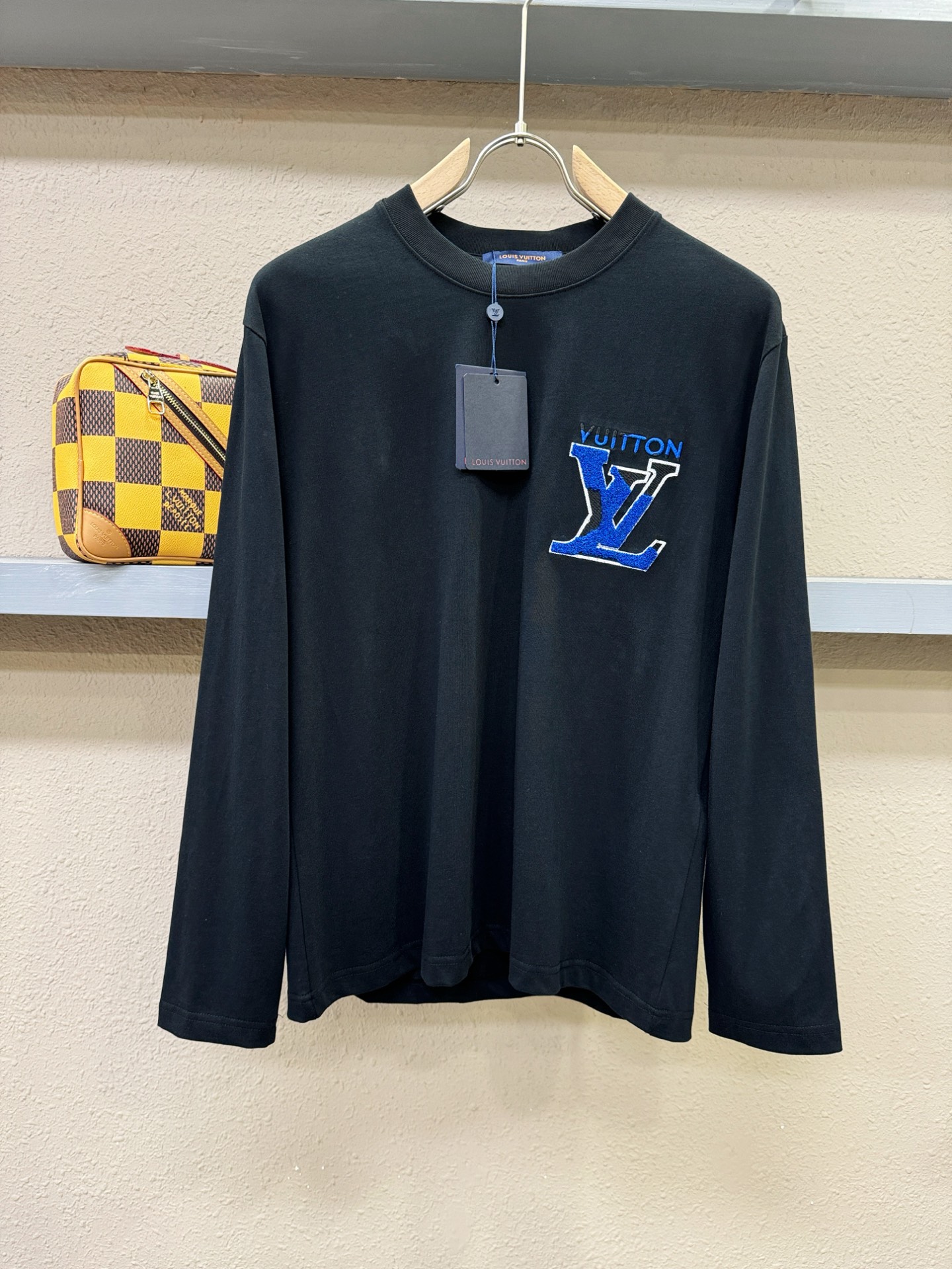 LV路易威登 2025ss秋冬新品 长袖T恤，经典Logo设计，百搭款 官网同步发售 定制面料，柔软细腻