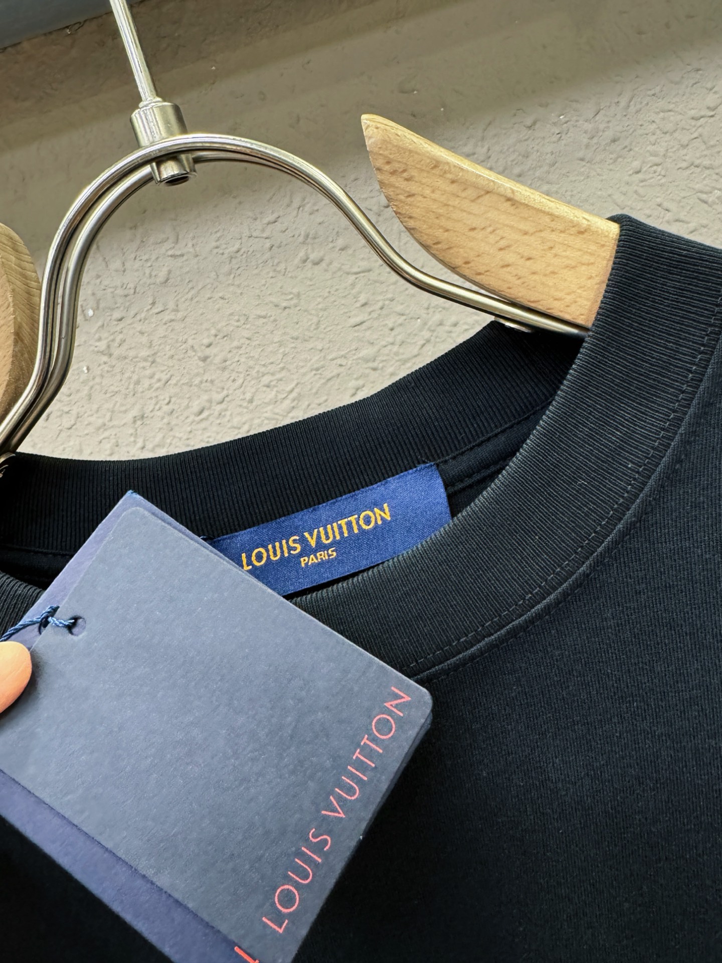 LV路易威登 2025ss秋冬新品 长袖T恤，经典Logo设计，百搭款 官网同步发售 定制面料，柔软细腻