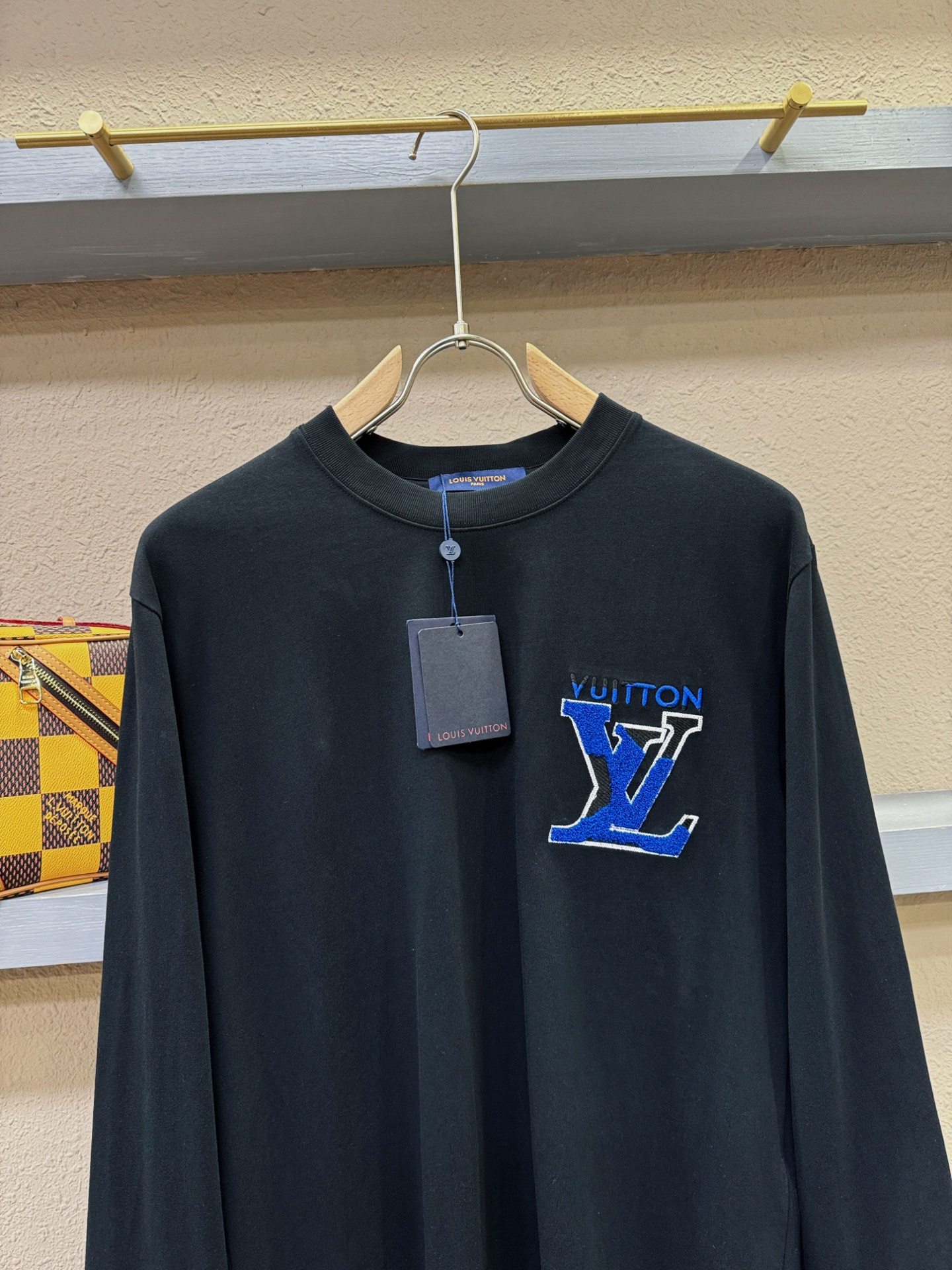 LV路易威登 2025ss秋冬新品 长袖T恤，经典Logo设计，百搭款 官网同步发售 定制面料，柔软细腻