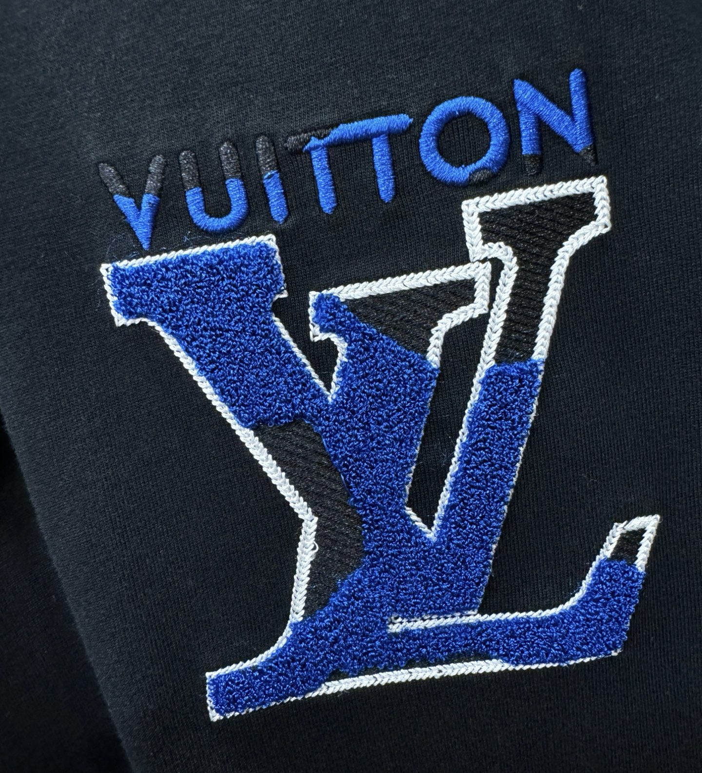 LV路易威登 2025ss秋冬新品 长袖T恤，经典Logo设计，百搭款 官网同步发售 定制面料，柔软细腻