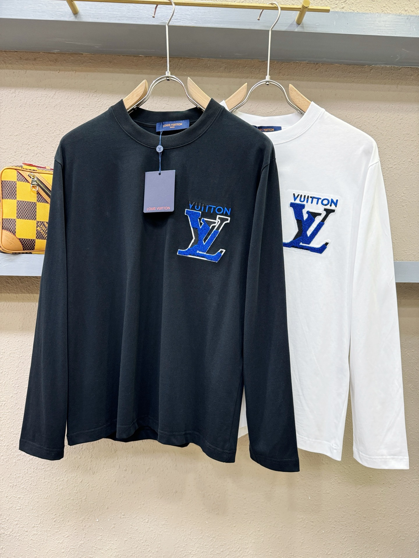 LV路易威登 2025ss秋冬新品 长袖T恤，经典Logo设计，百搭款 官网同步发售 定制面料，柔软细腻