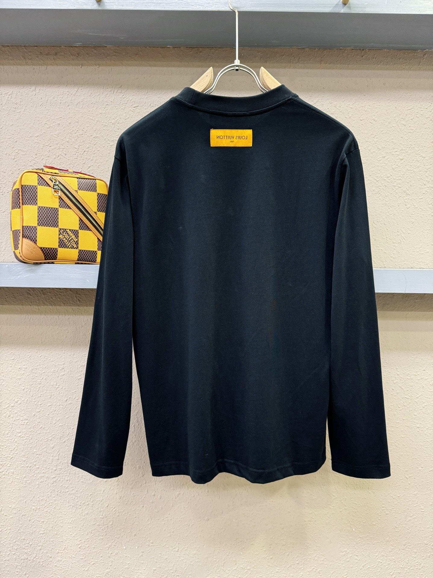 LV路易威登 2025ss秋冬新品 长袖T恤，经典Logo设计，百搭款 官网同步发售 定制面料，柔软细腻