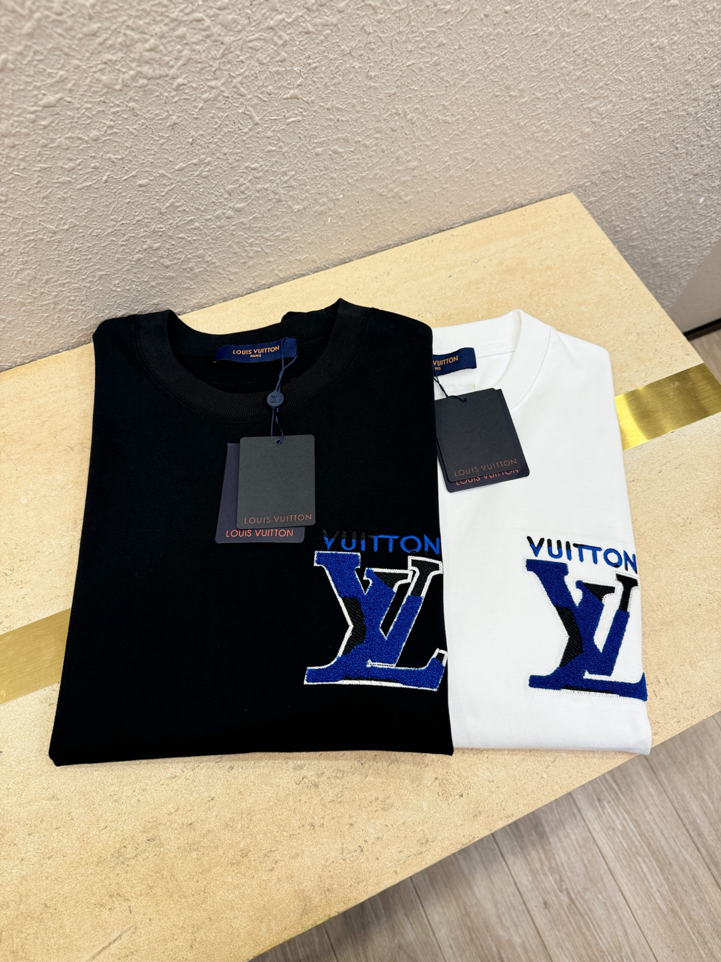 LV路易威登 2025ss秋冬新品 长袖T恤，经典Logo设计，百搭款 官网同步发售 定制面料，柔软细腻
