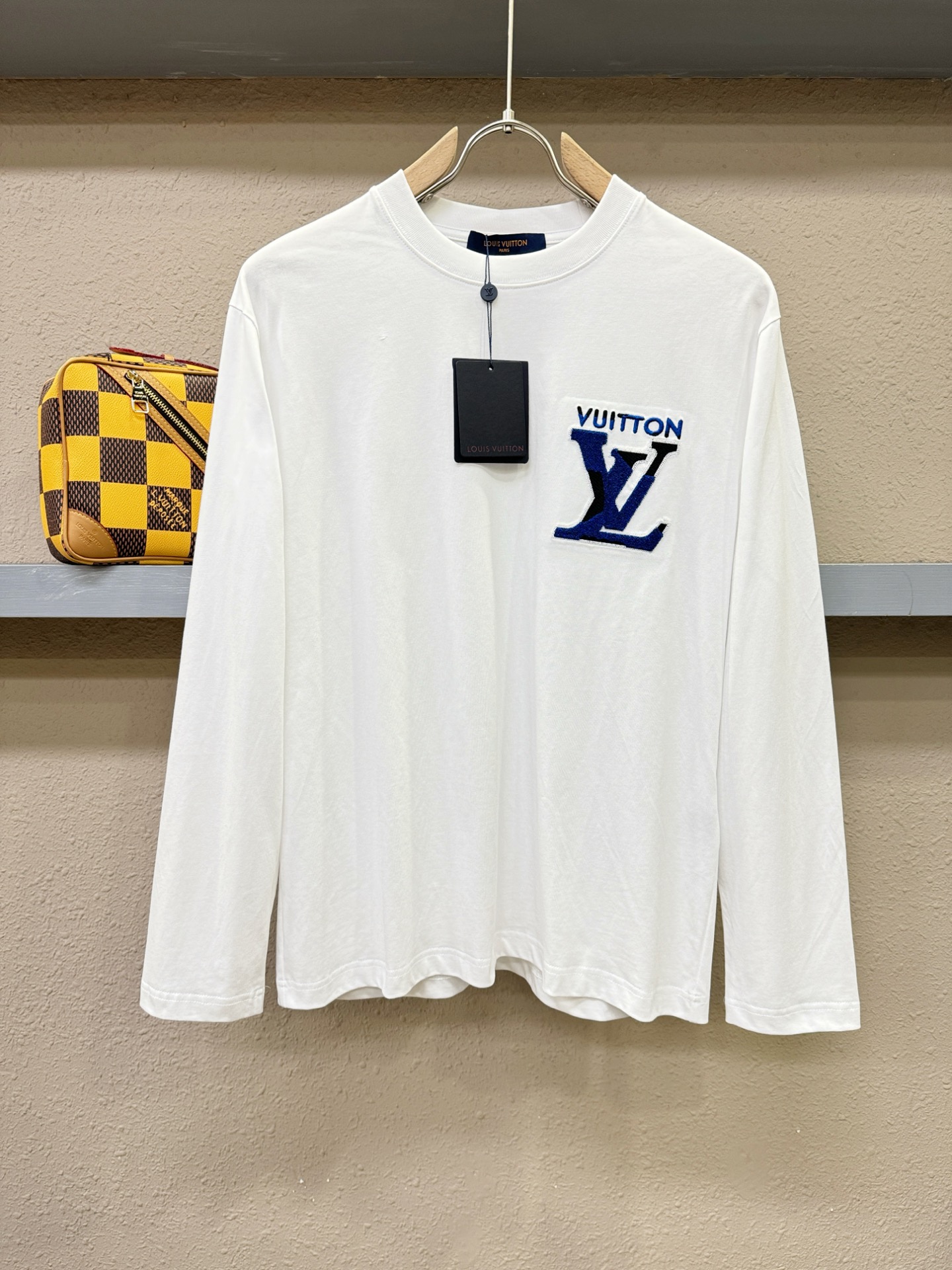 LV路易威登 2025ss秋冬新品 长袖T恤，经典Logo设计，百搭款 官网同步发售 定制面料，柔软细腻