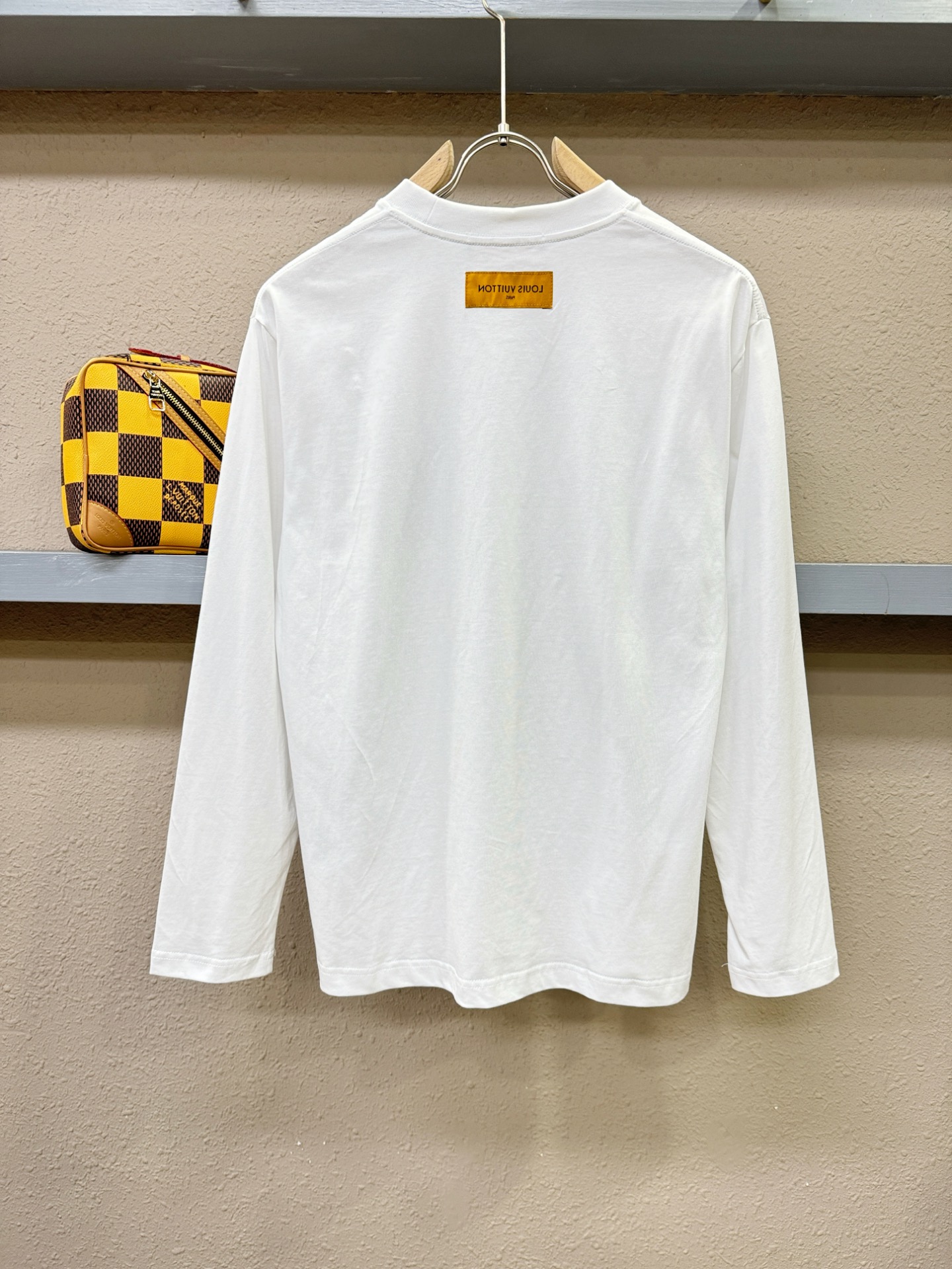 LV路易威登 2025ss秋冬新品 长袖T恤，经典Logo设计，百搭款 官网同步发售 定制面料，柔软细腻