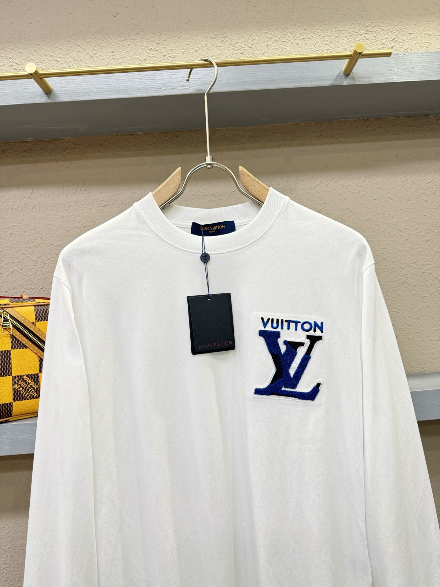 LV路易威登 2025ss秋冬新品 长袖T恤，经典Logo设计，百搭款 官网同步发售 定制面料，柔软细腻