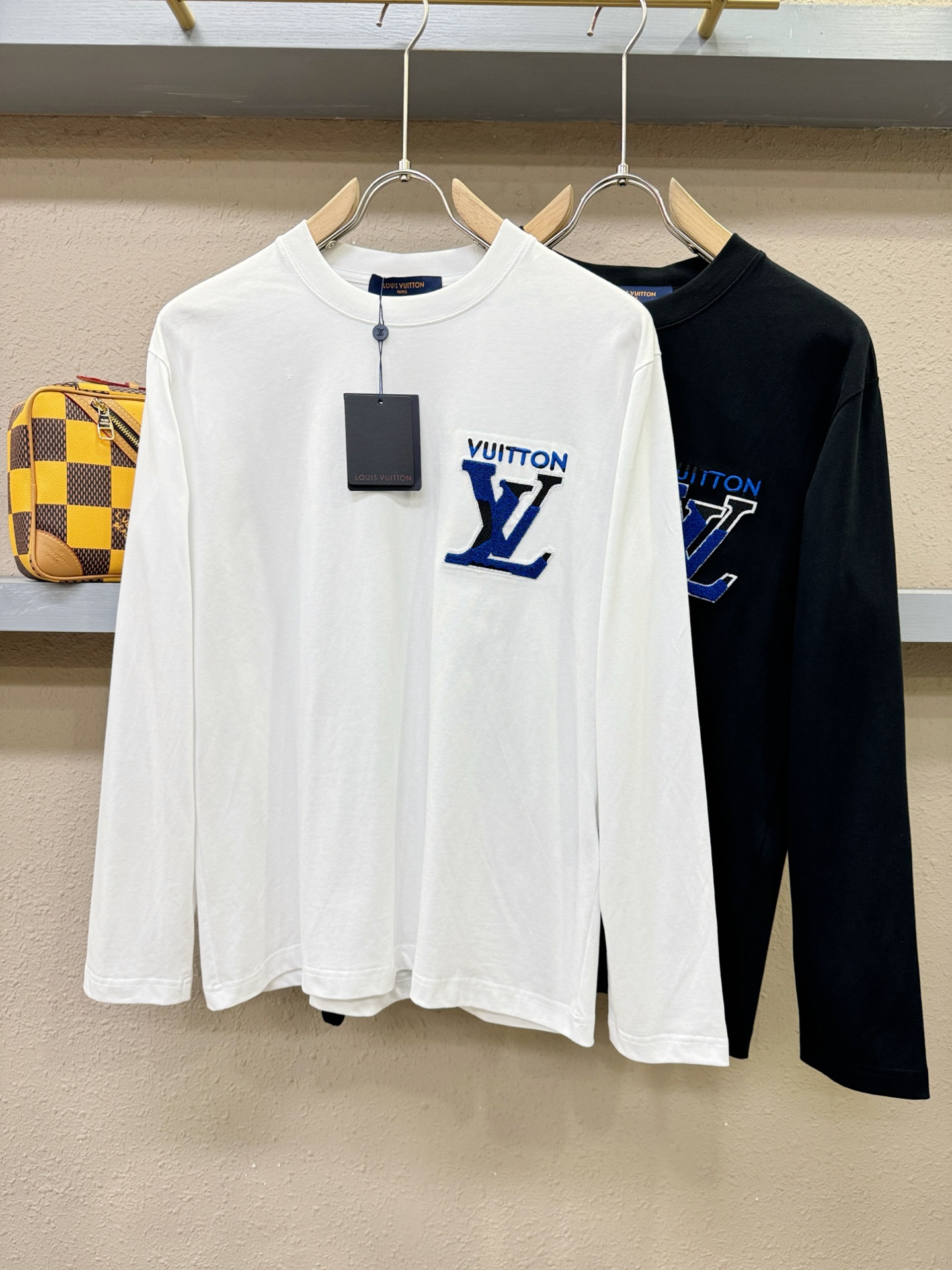 LV路易威登 2025ss秋冬新品 长袖T恤，经典Logo设计，百搭款 官网同步发售 定制面料，柔软细腻